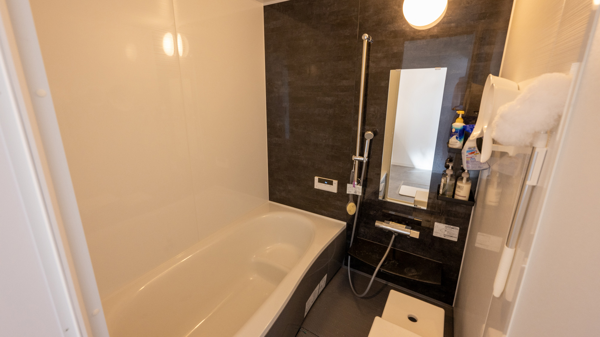 ・【2F/バスルーム】ゆったり手足を伸ばせる浴槽を完備。心身ともにリフレッシュできます