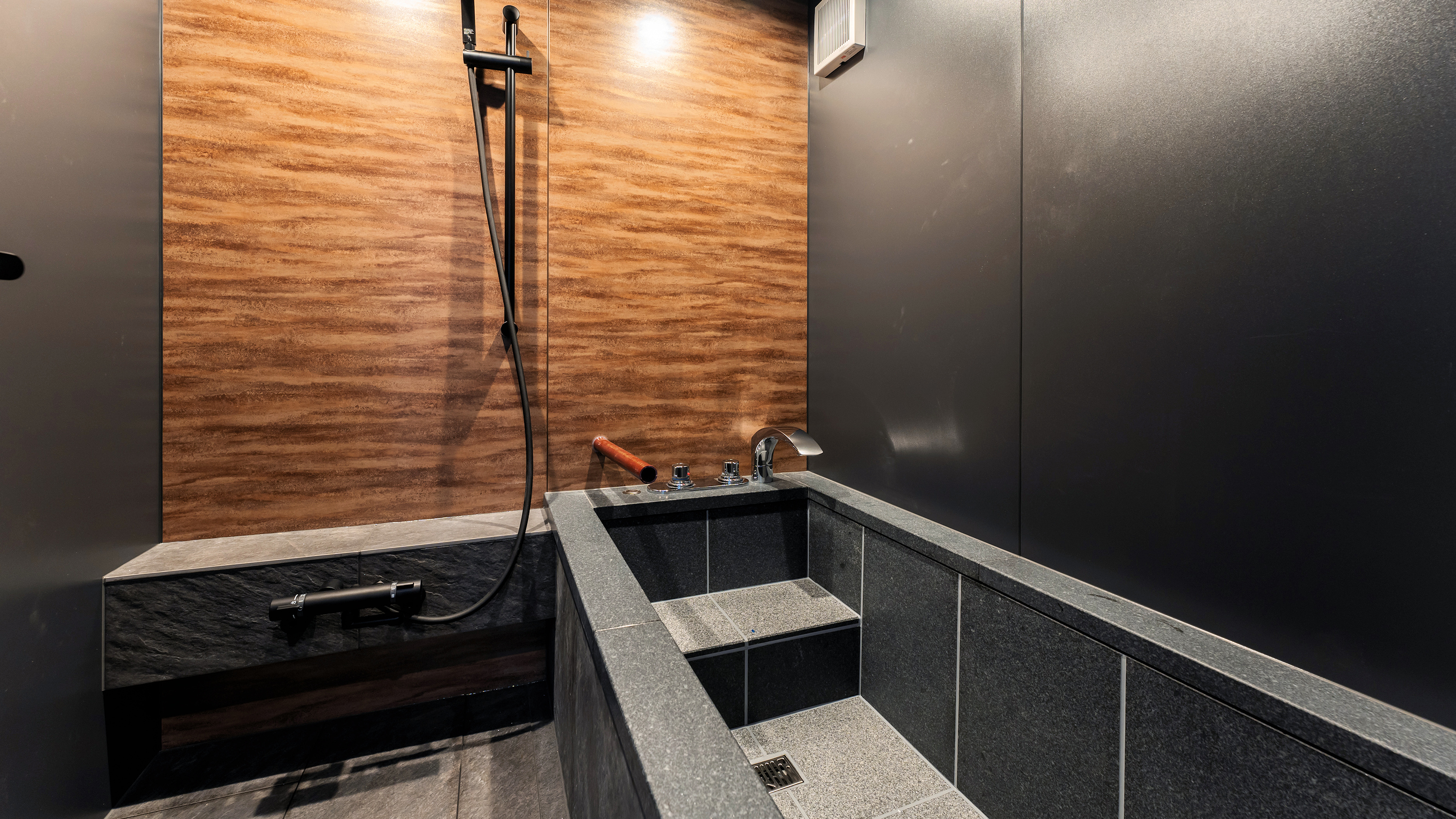 【部屋】温泉付コテージ Room03／定員1～6名／ベッドルーム＋ロフト