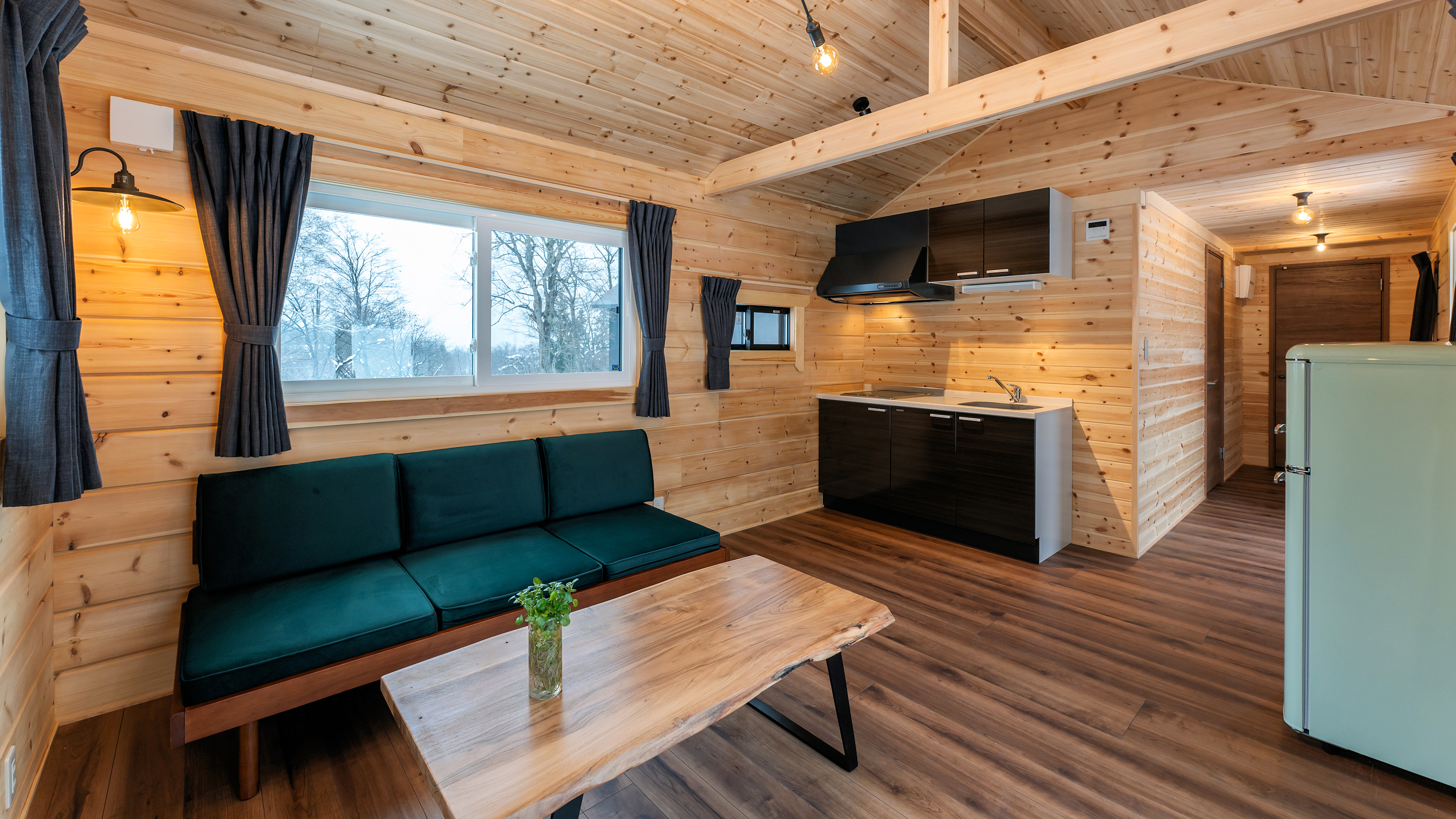 【部屋】温泉付コテージ Room04／定員1～2名／ベッドルーム＋リビング