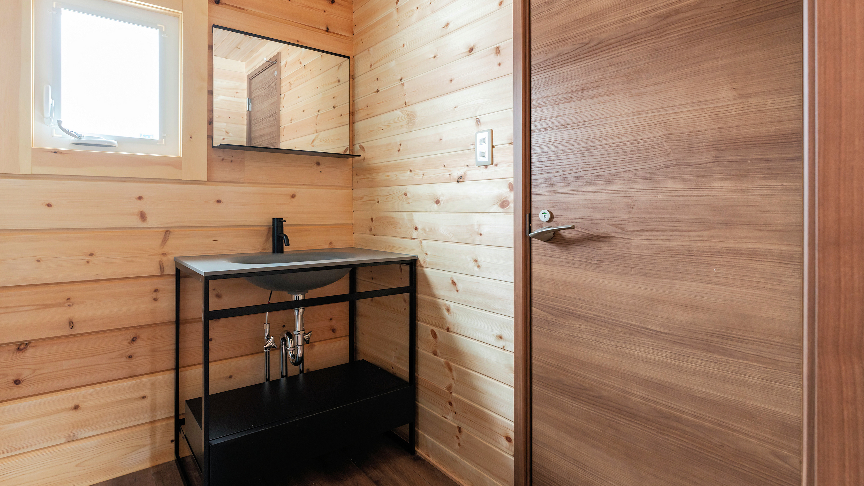 【部屋】温泉付コテージ Room04／定員1～2名／ベッドルーム＋リビング