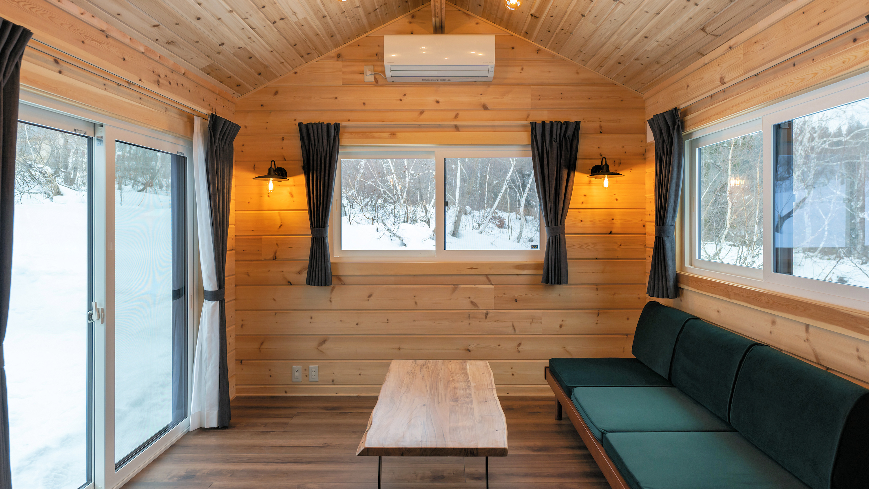 【部屋】温泉付コテージ Room04／定員1～2名／ベッドルーム＋リビング