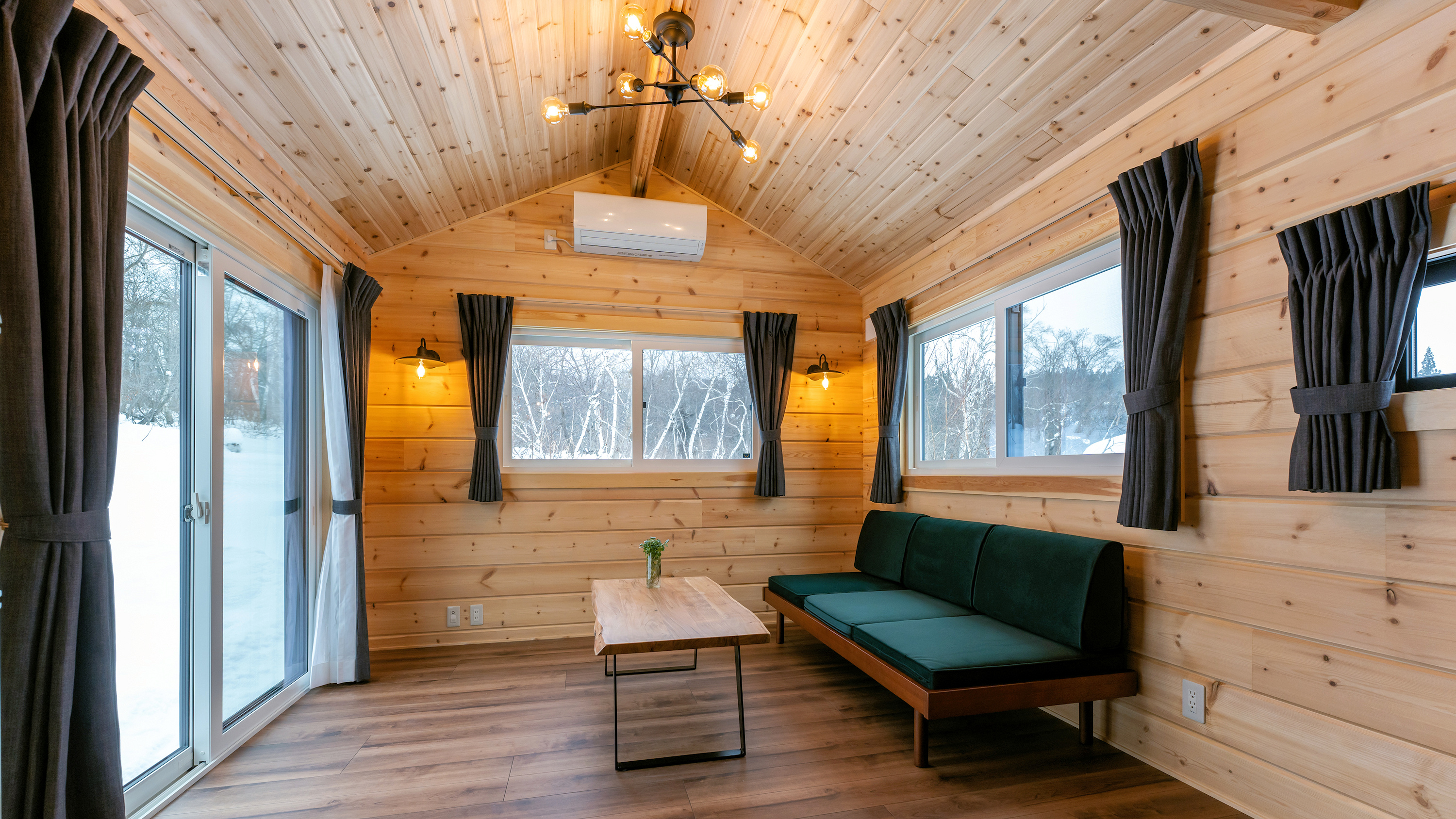 【部屋】温泉付コテージ Room04／定員1～2名／ベッドルーム＋リビング