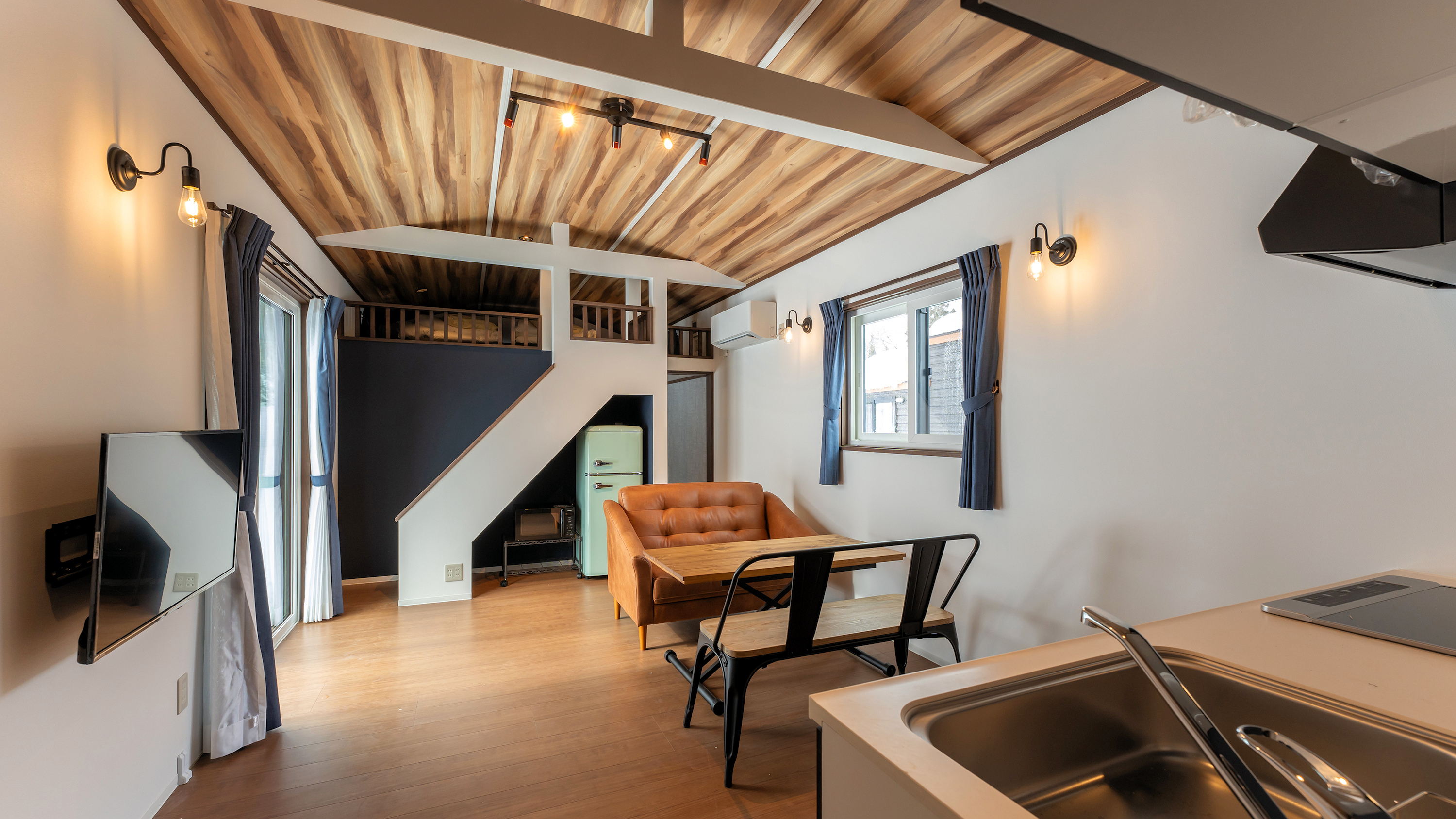 【部屋】温泉付コテージ Room01／定員1～4名／ベッドルーム＋ロフト