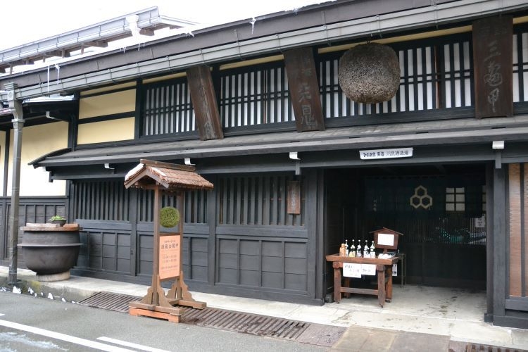 地酒を買いに高山の酒蔵へ！夕食時にお一人様３種類の地酒＂飲みくらべプレゼント＂特選飛騨牛プラン