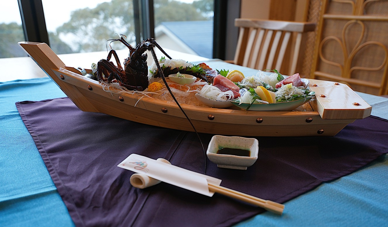 伊勢海老の造り、アワビ踊り焼き、和牛陶板焼き、金目鯛しゃぶしゃぶの味覚を楽しむご褒美プラン