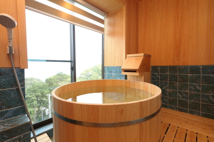 伊勢海老の造り、アワビ踊り焼き、和牛陶板焼き、金目鯛しゃぶしゃぶの味覚を楽しむご褒美プラン