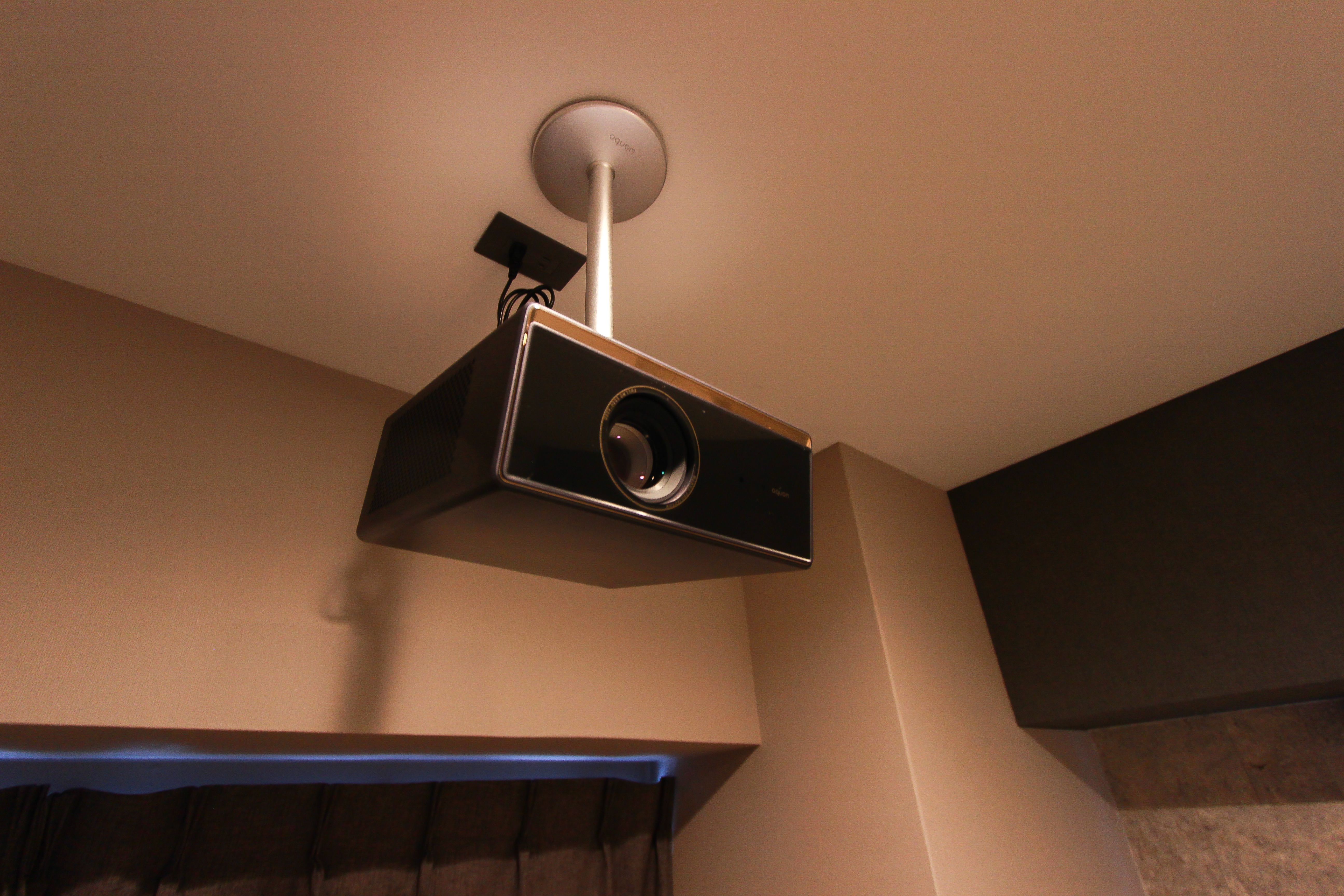 Cタイプ_プロジェクター