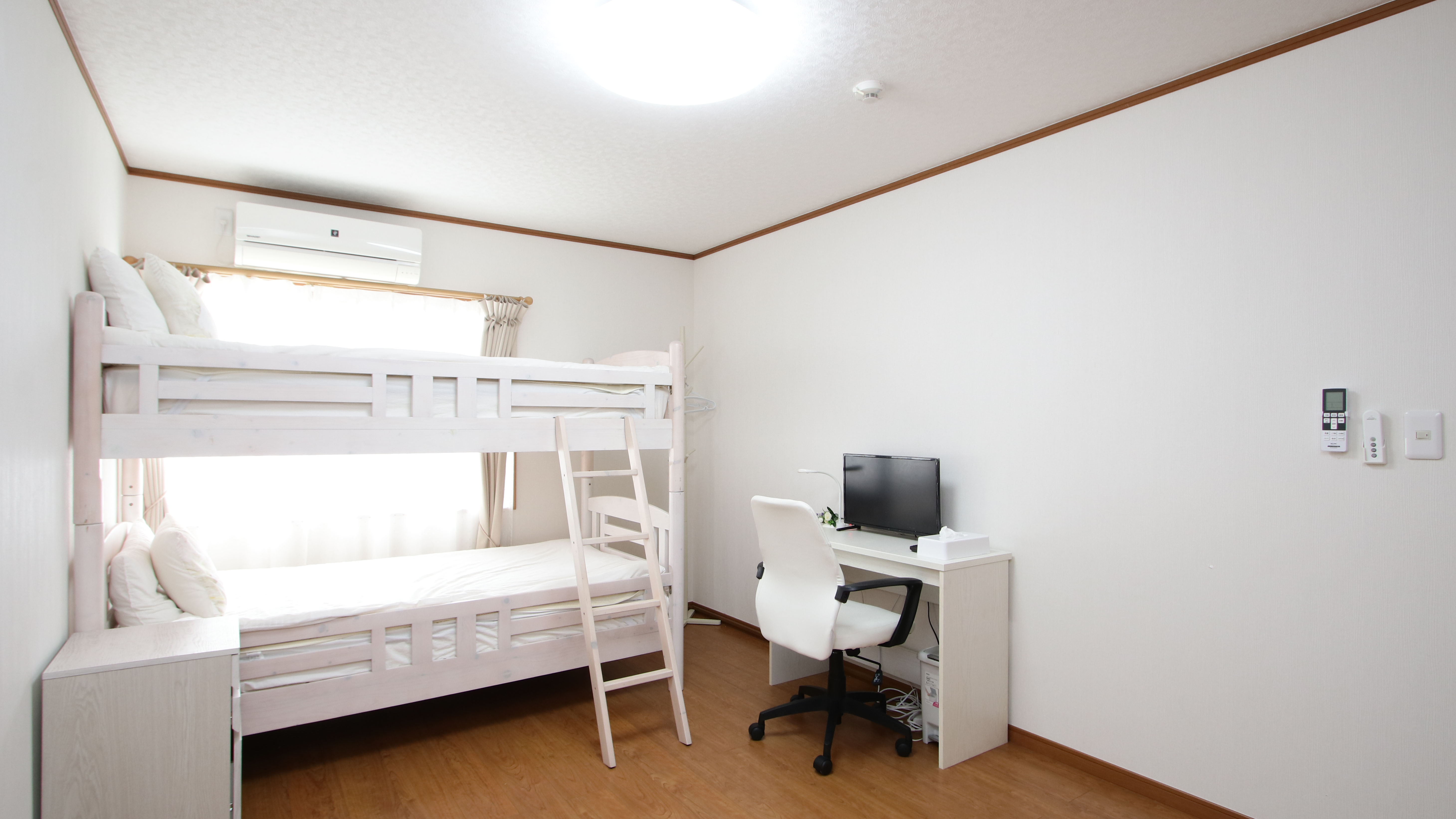 【客室】１階のシングルベッドルーム*