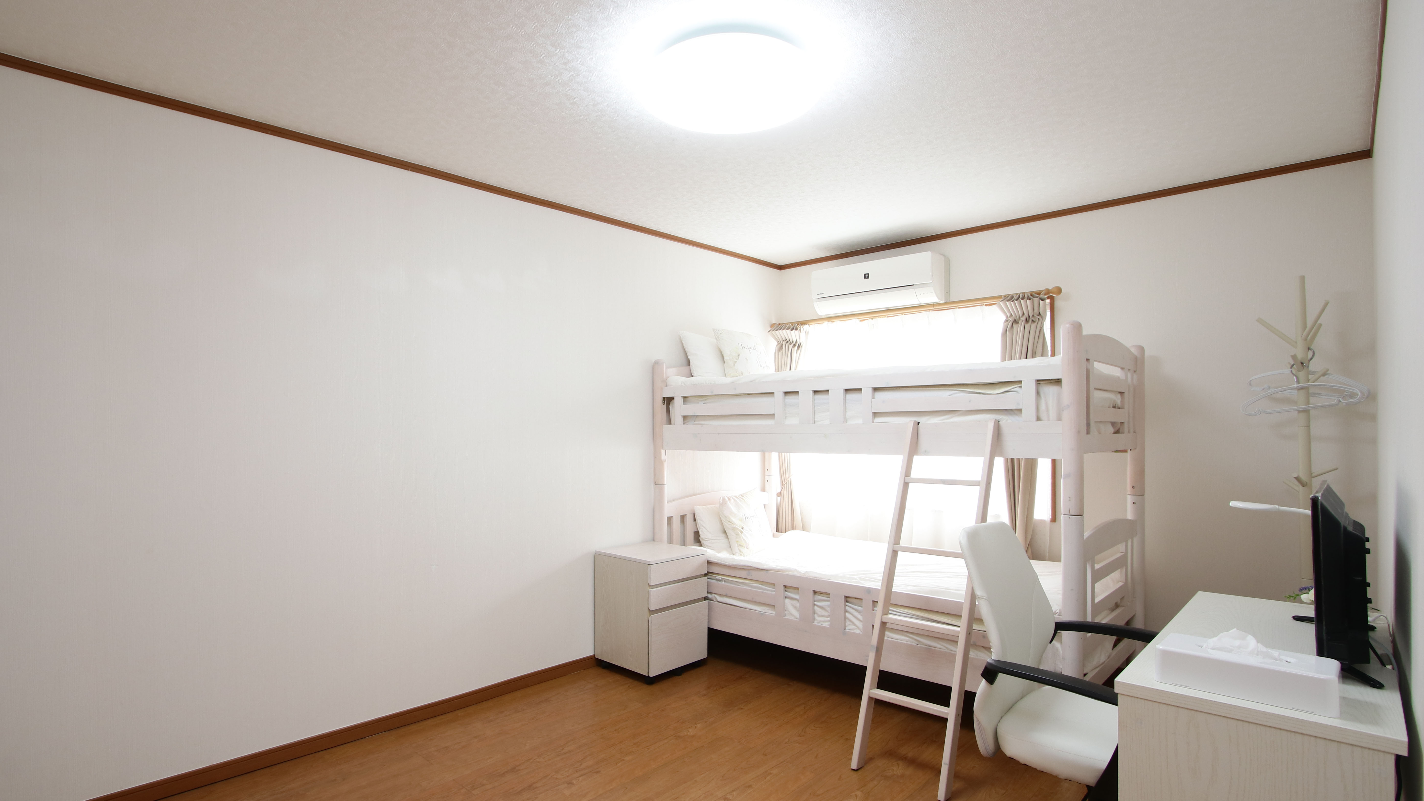 【客室】１階のシングルベッドルーム*