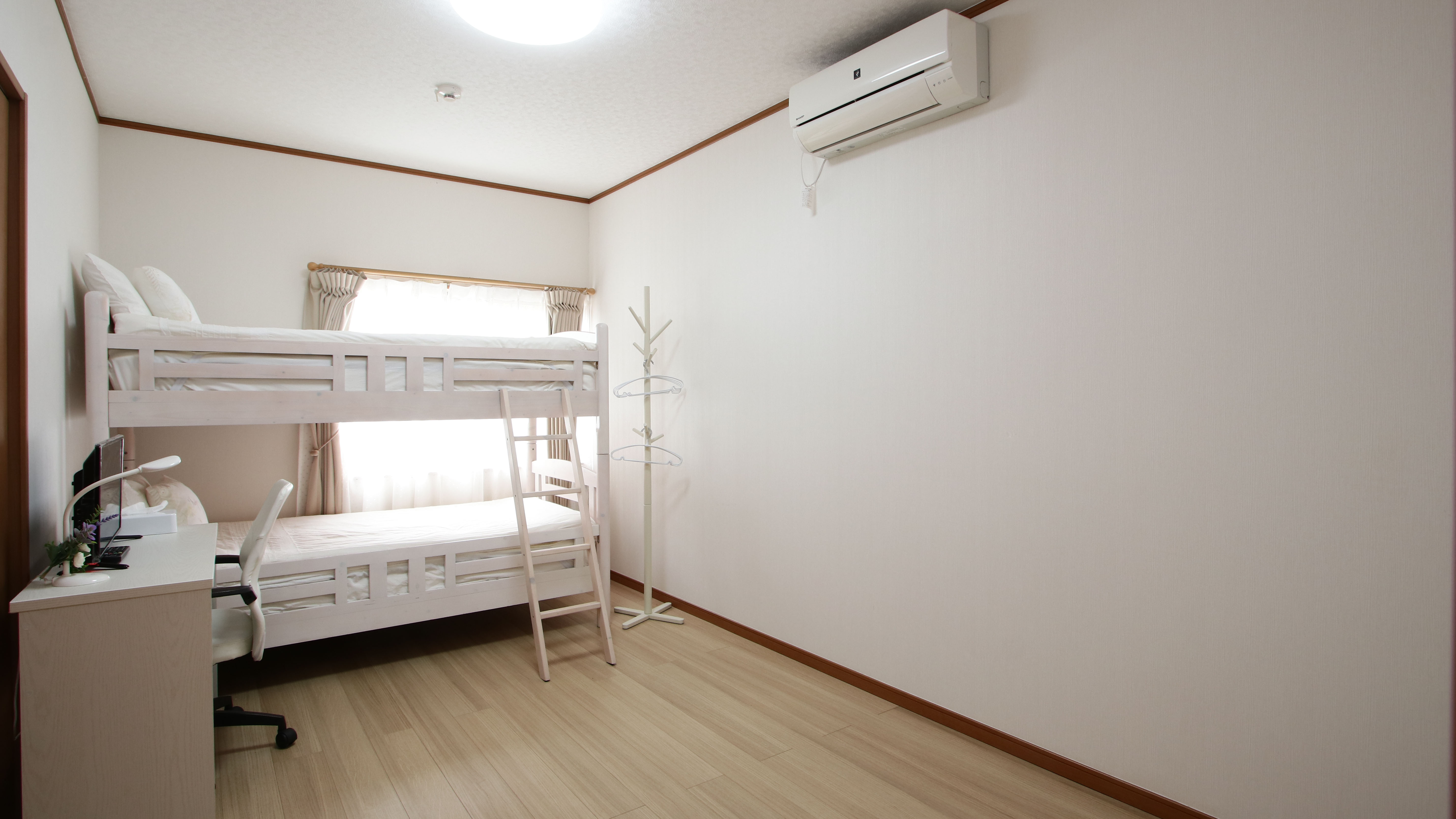 【客室】１階のシングルベッドルーム*