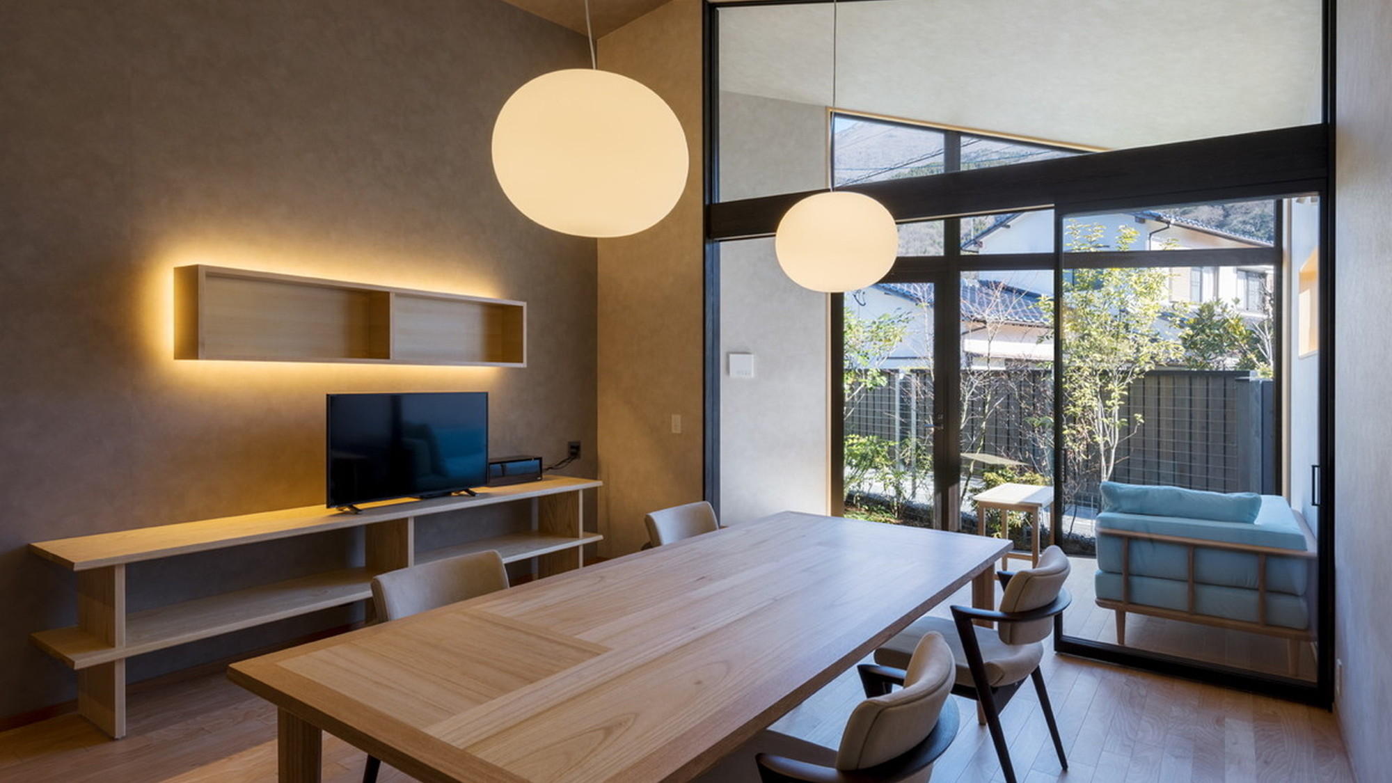 スイート　ダイニングテーブル