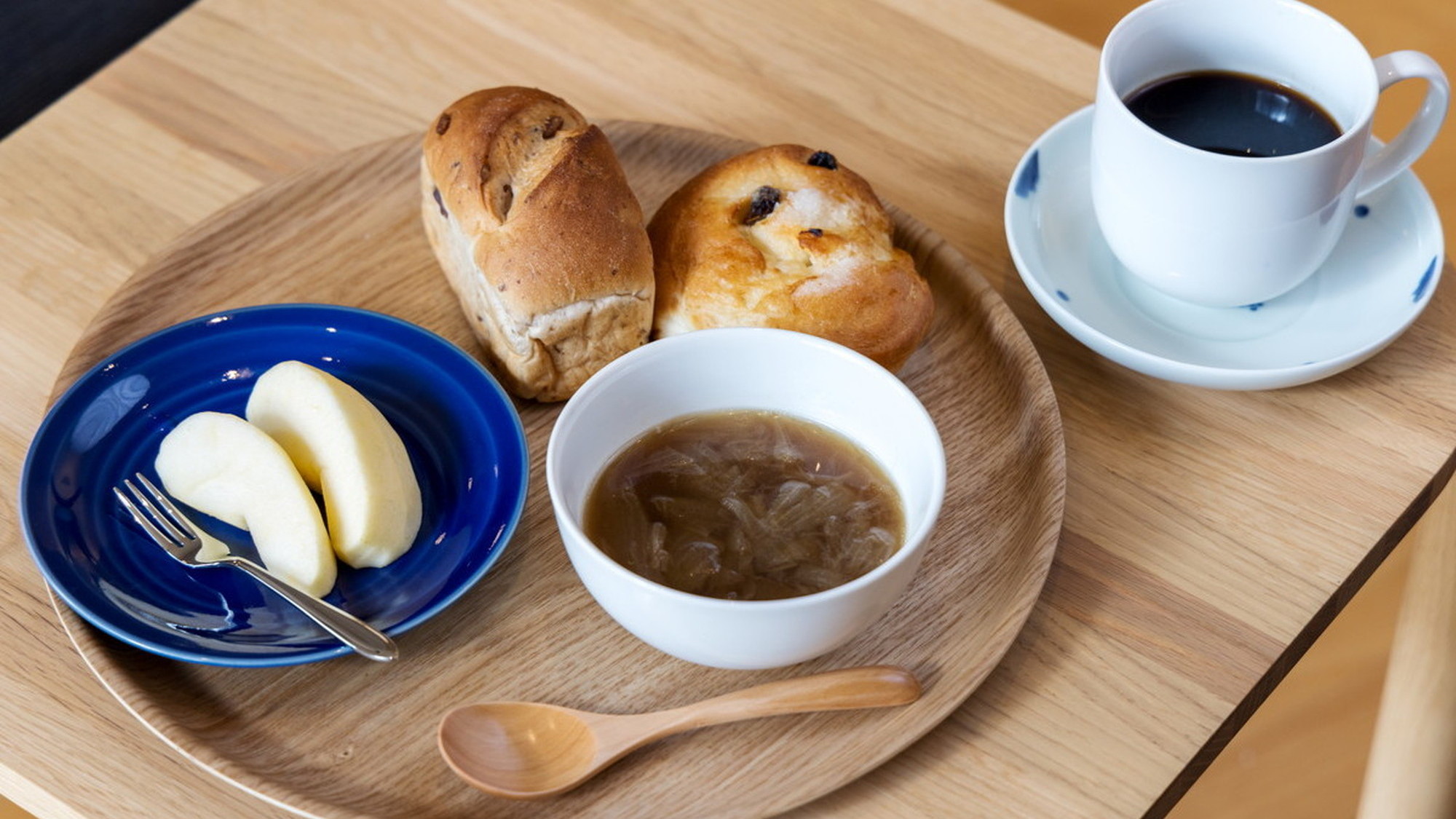 ラウンジでの軽朝食　(イメージ)
