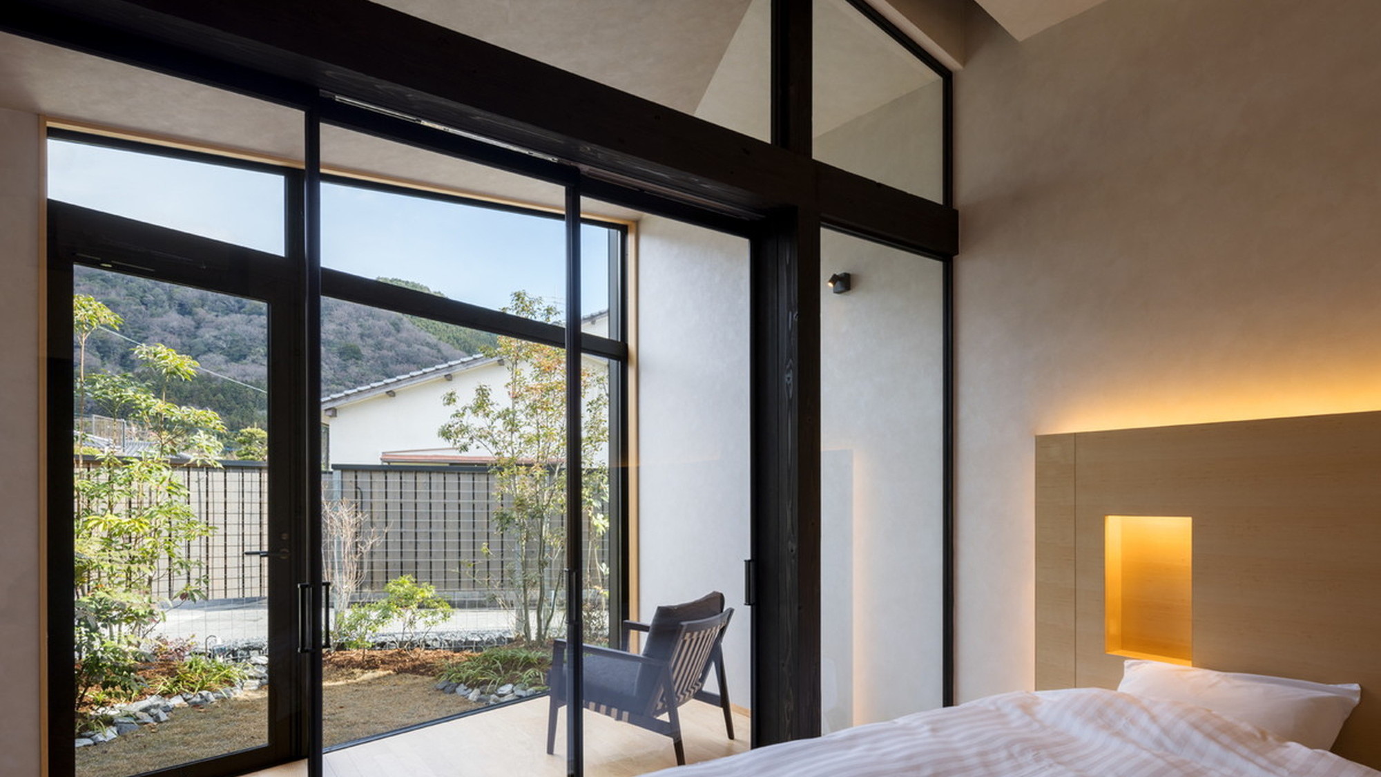 ツイン　(洋室サンルーム)