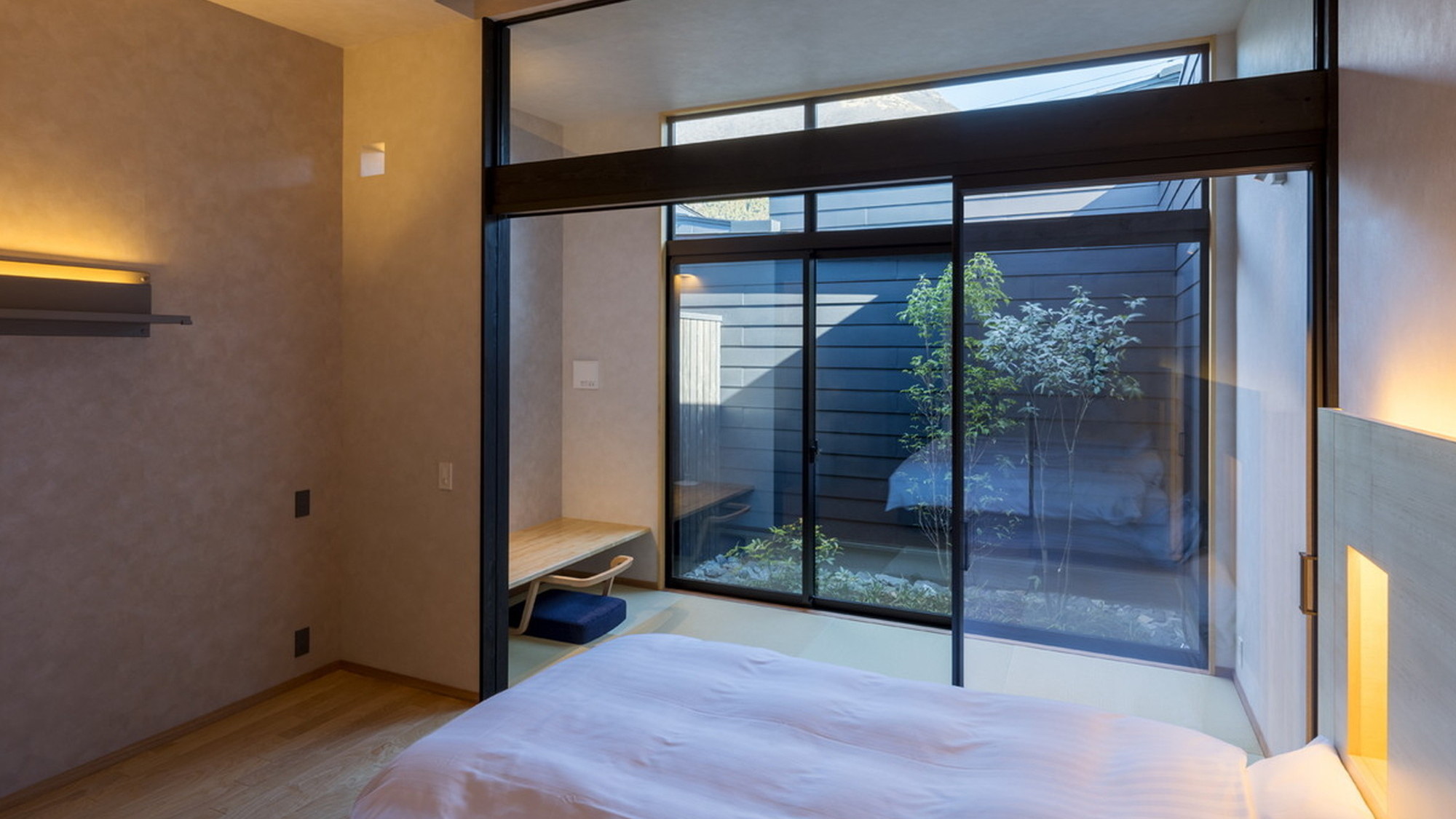 ツイン　(和室サンルーム)