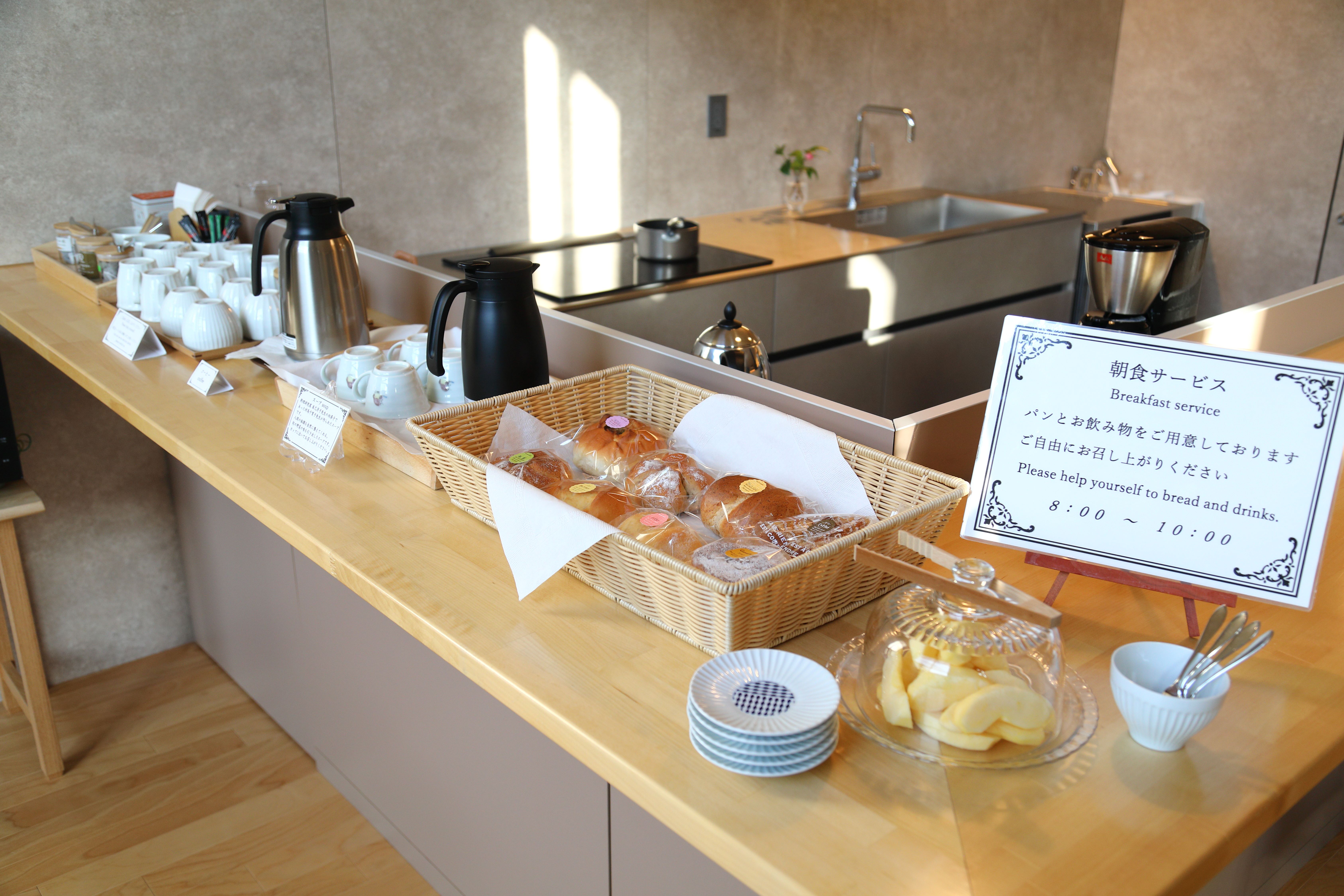 ラウンジでの軽朝食　(イメージ)