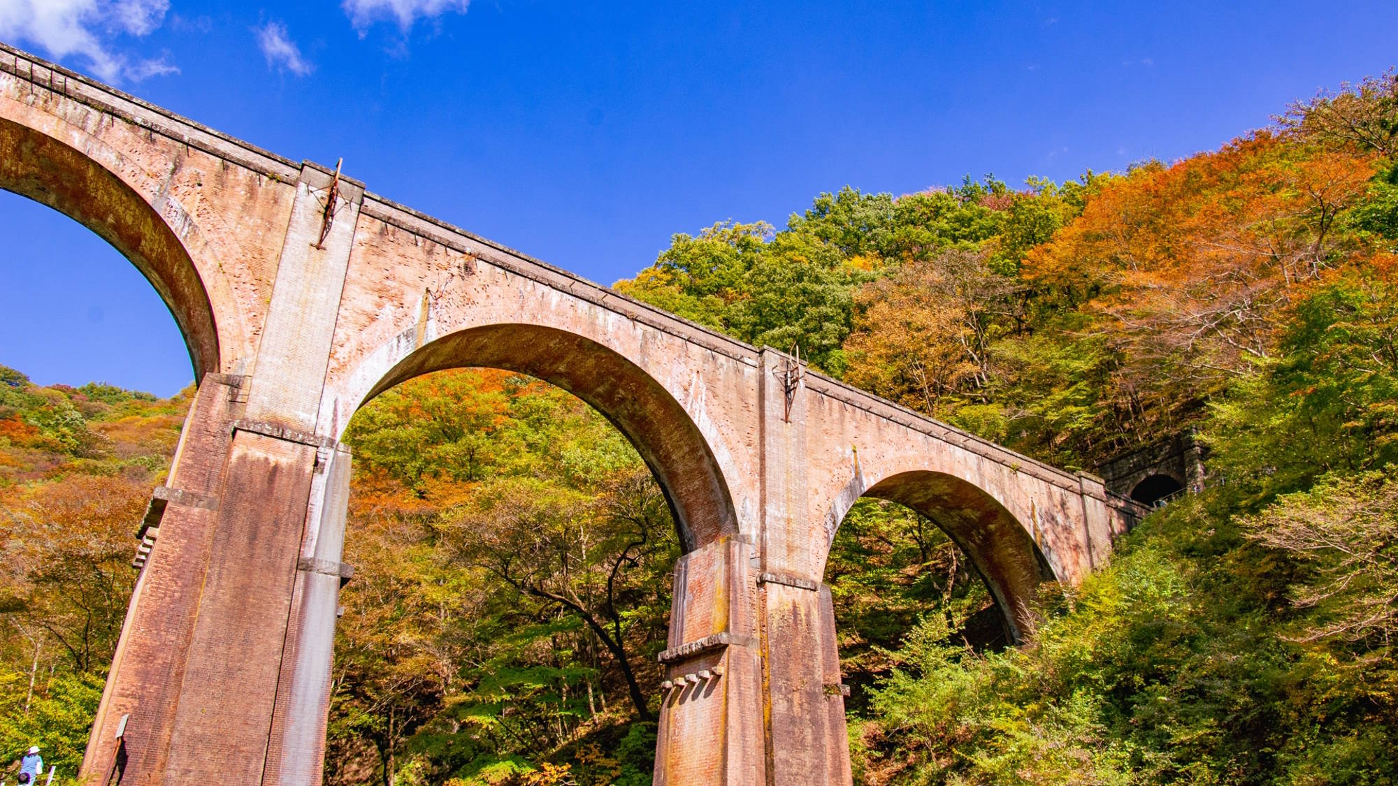 碓氷第三橋梁「めがね橋」車で約32分