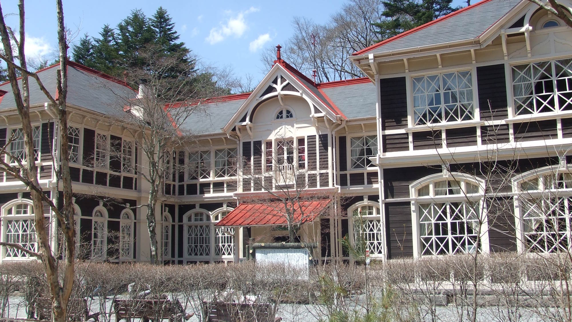 「旧三笠ホテル」車で約16分