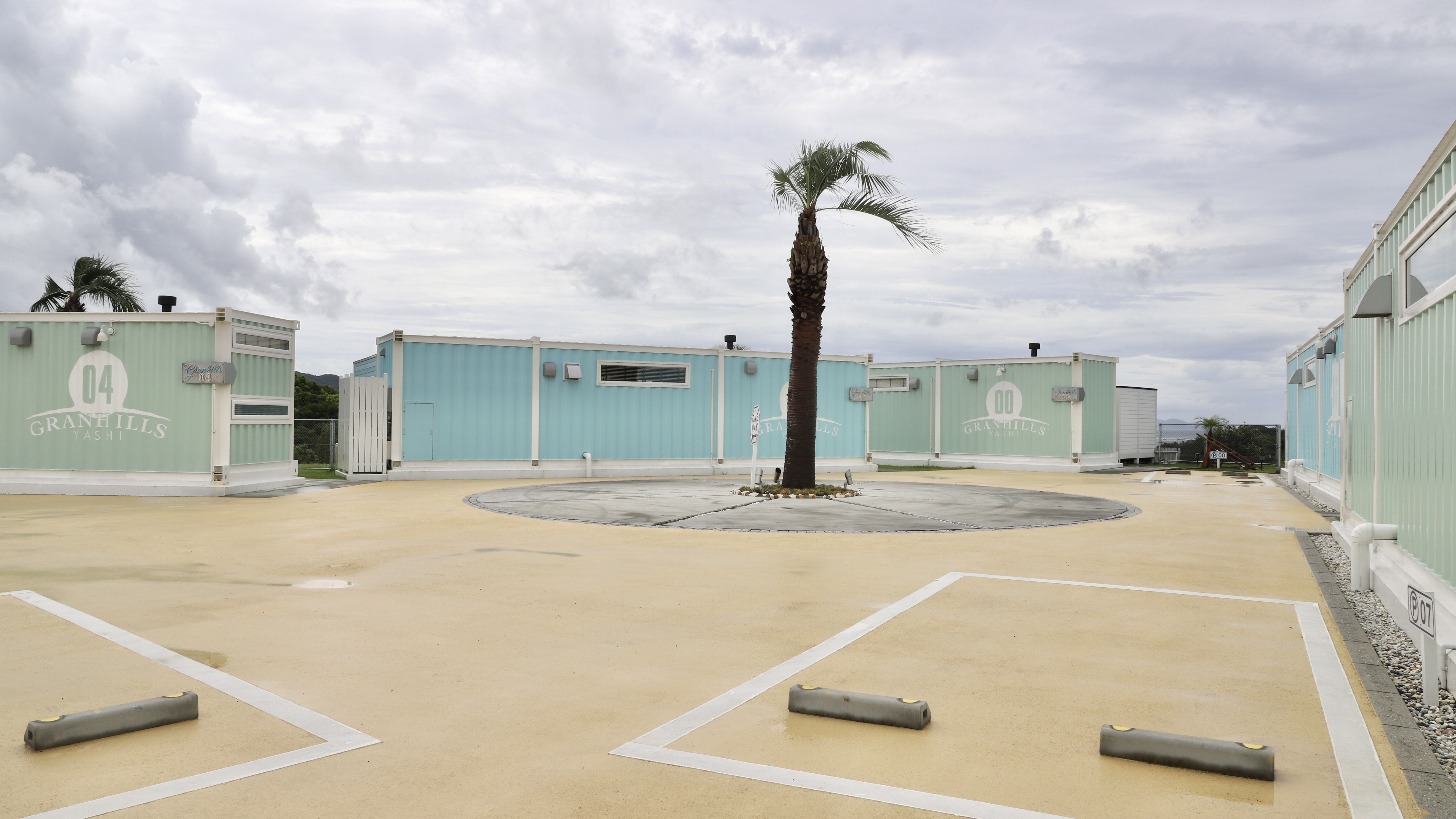 GRANHILLS YASHI 駐車場