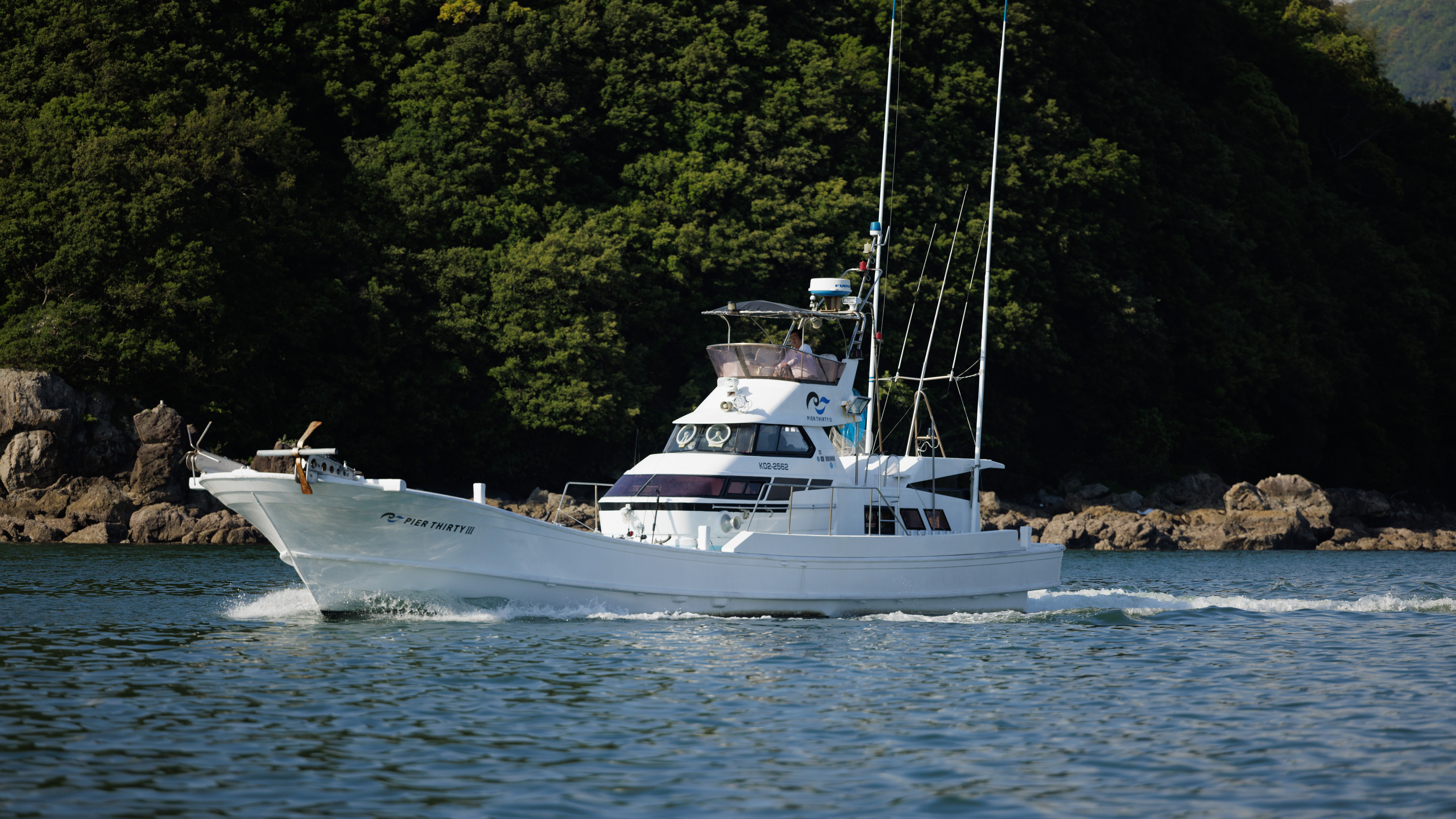 ボートフィッシングにレッツゴー