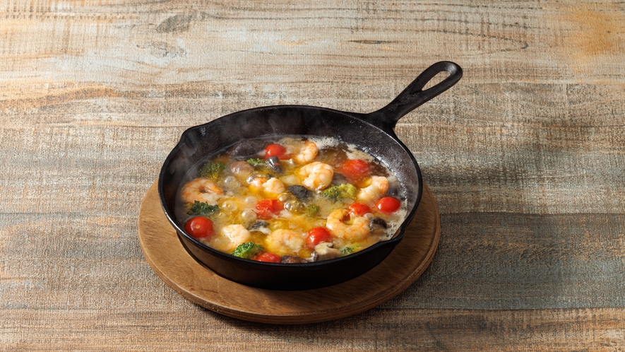 海老とマッシュルームのアヒージョ