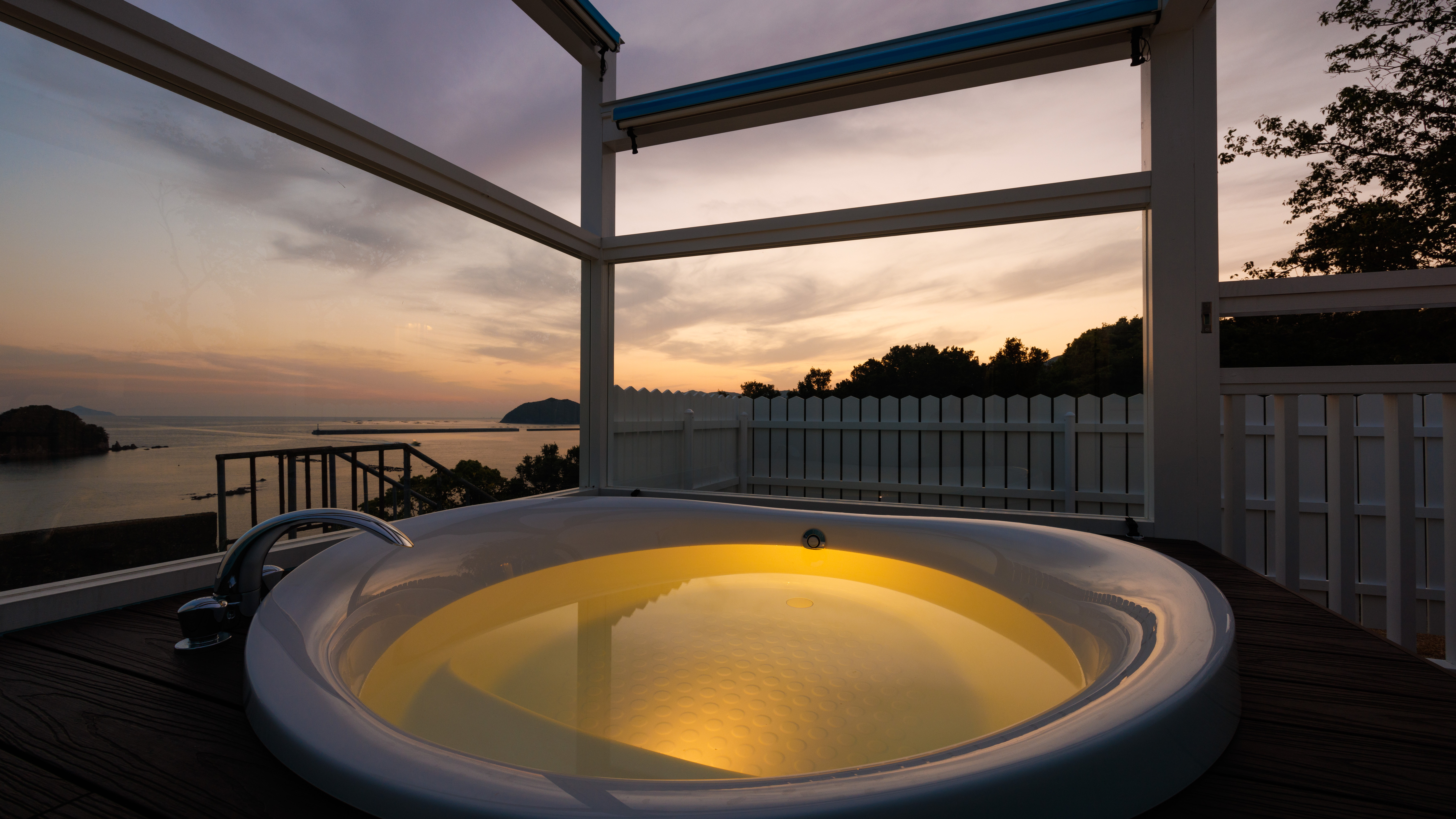 夕暮れの露天風呂