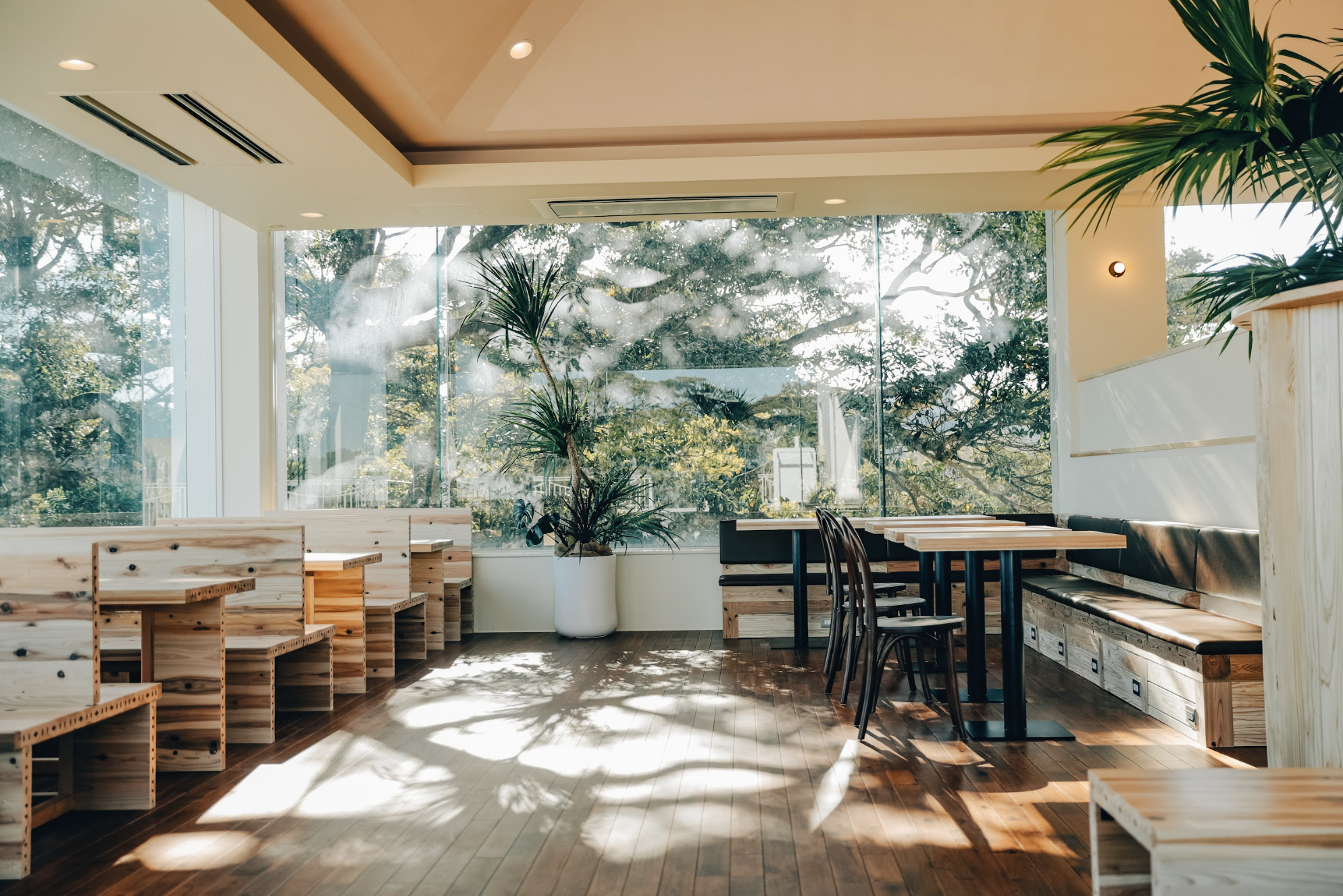 BAKERY & COMMUNITY LOUNGE