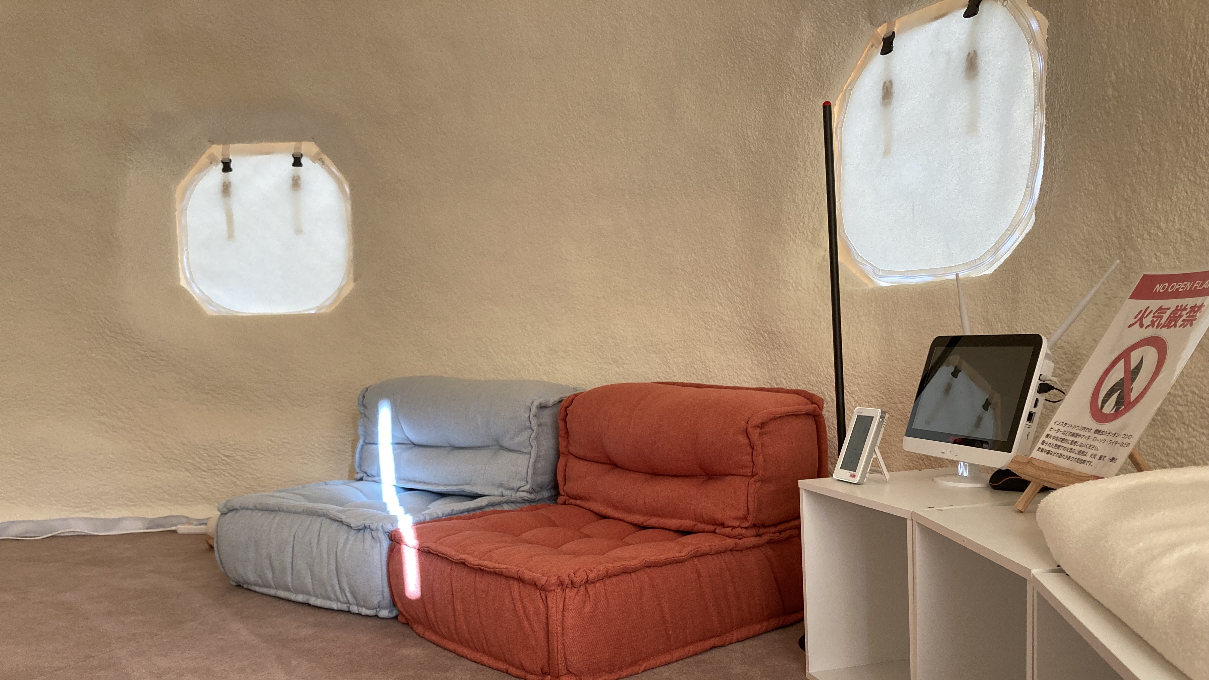 インスタントハウス内装昼