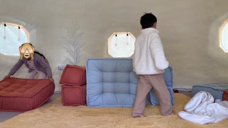 インスタントハウスで遊んでいます。10