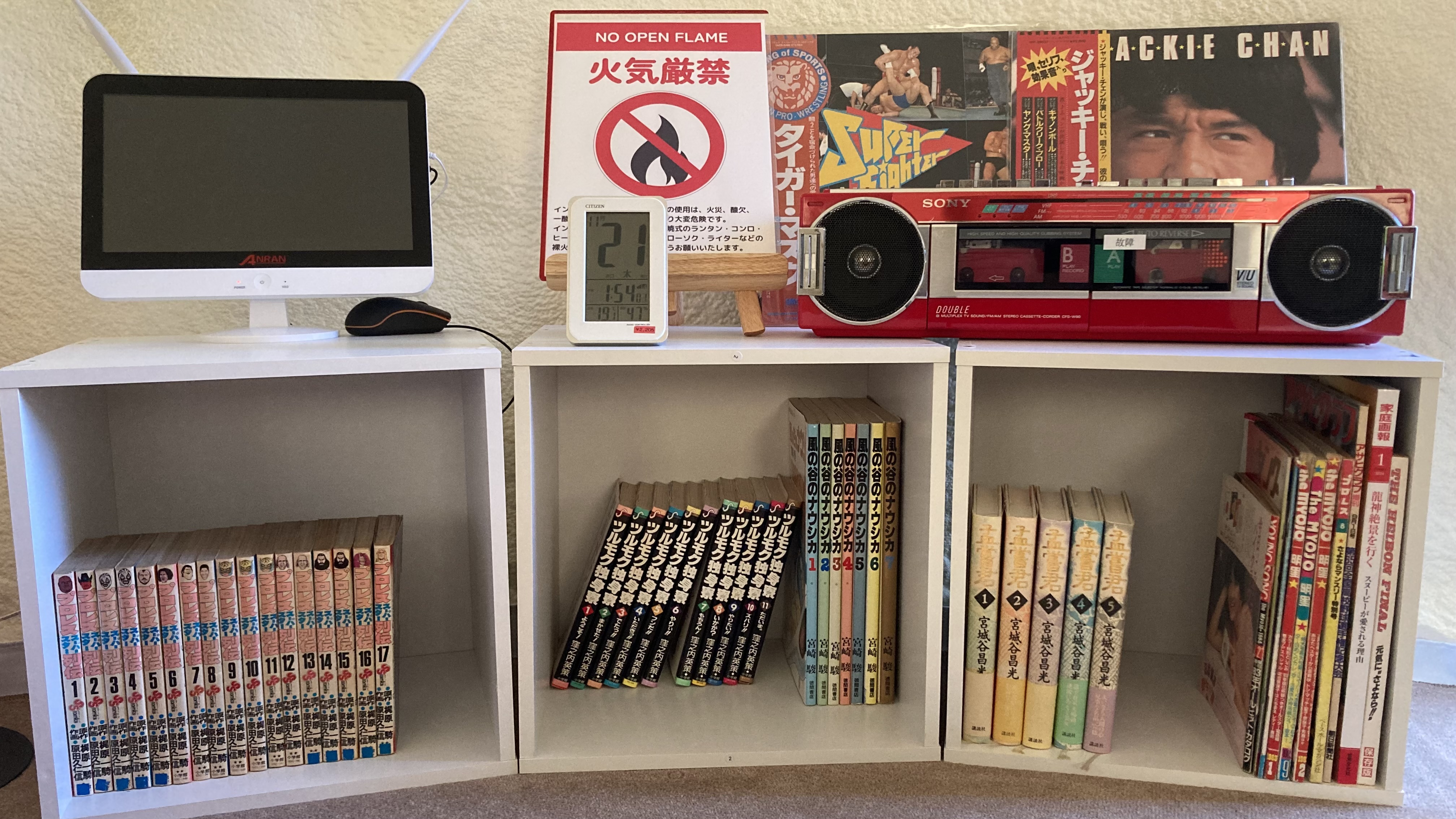 インスタントハウス（プラン②）内の本棚