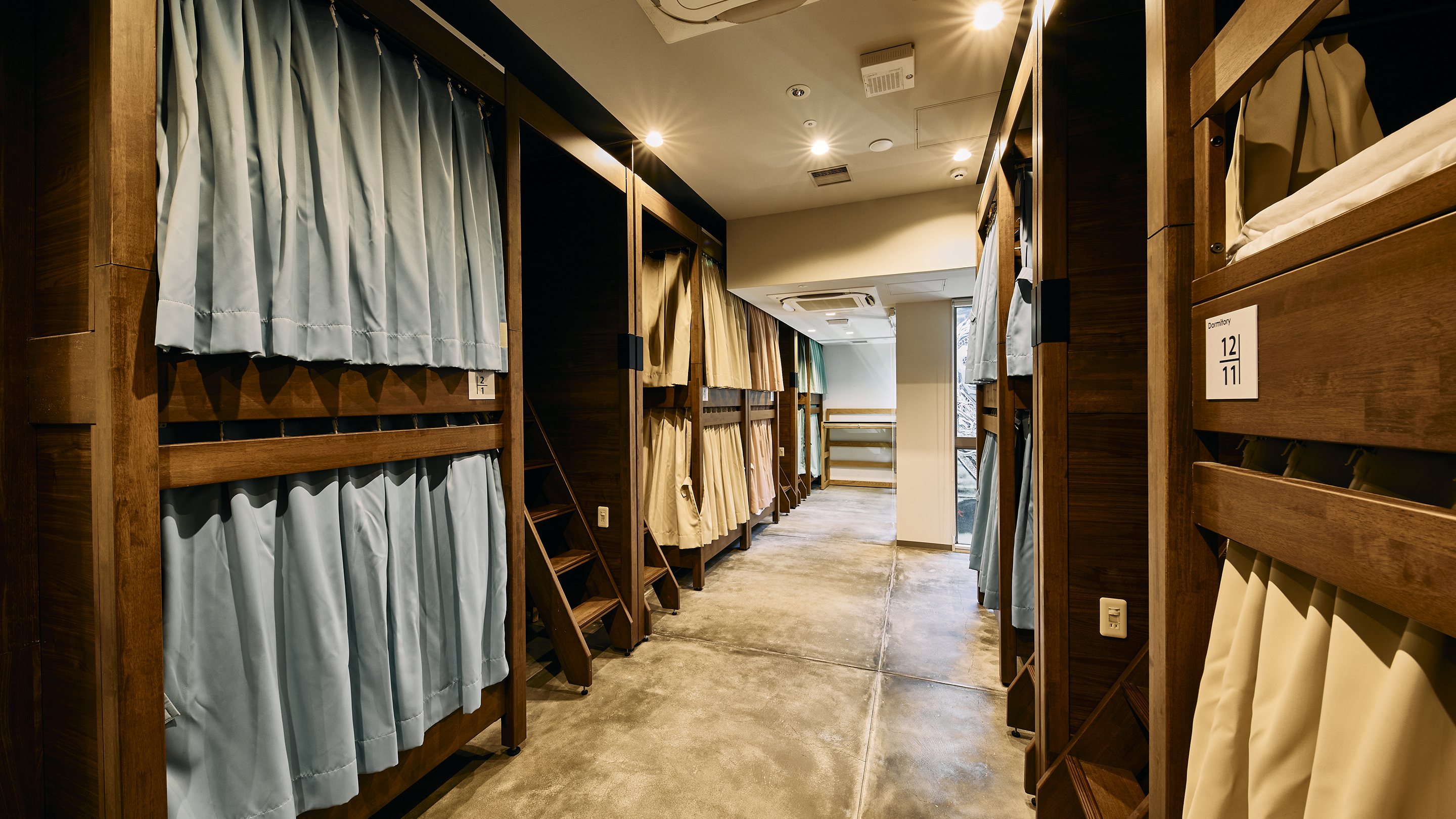 男女共用ドミトリー