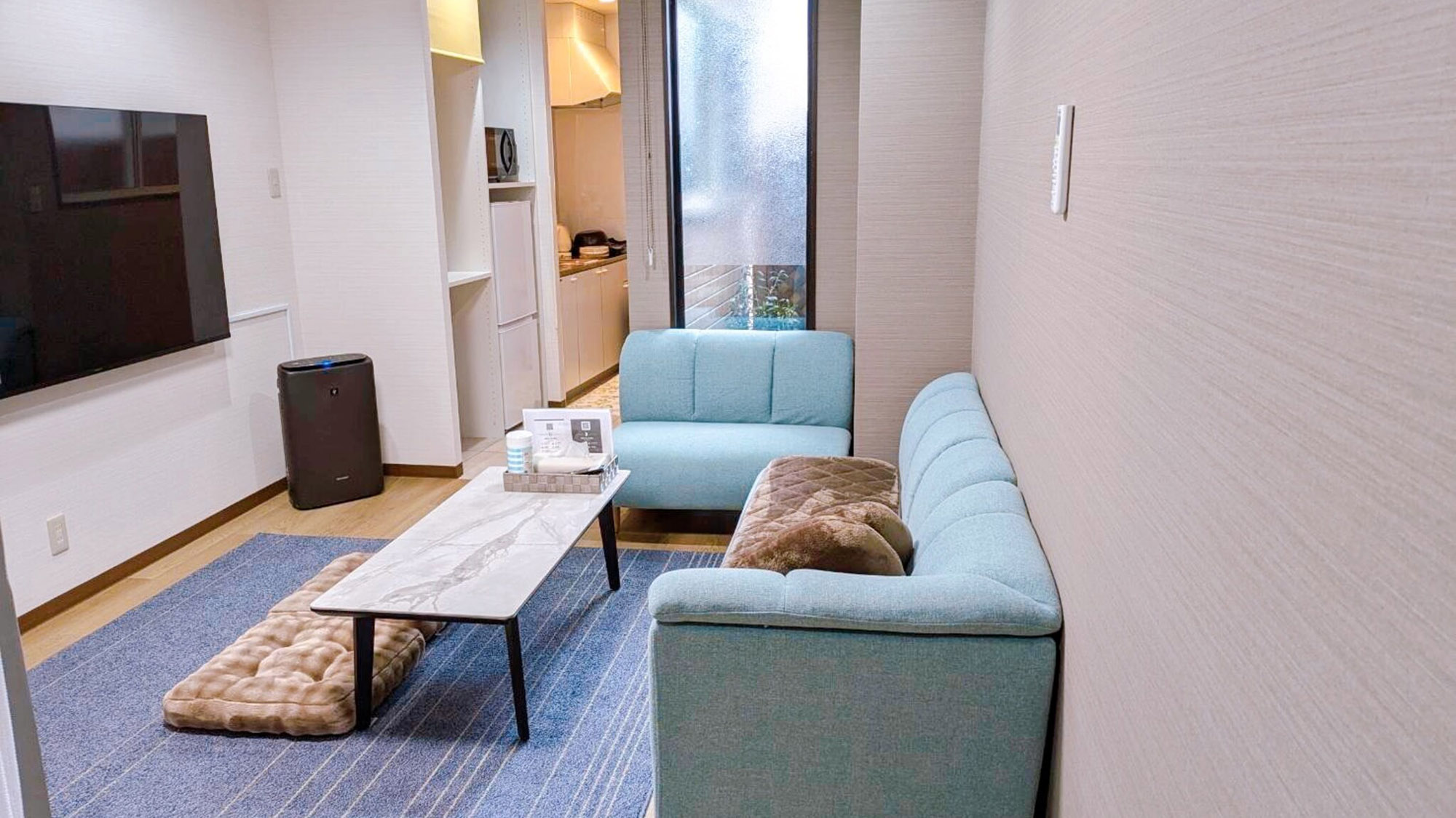 ・【部屋】1ルームタイプのお部屋。簡易キッチンや洗濯機も完備しております