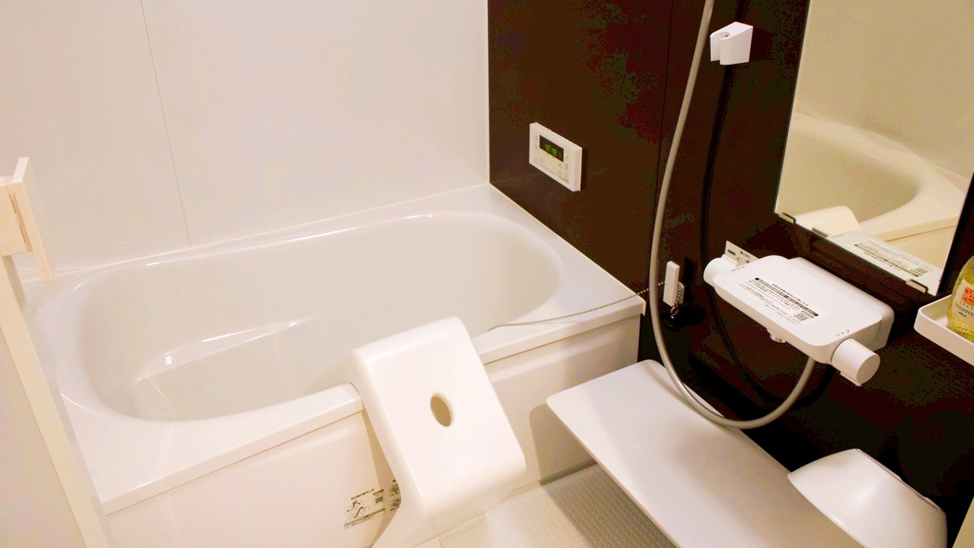 ・【風呂】広々としたバスタブで、旅などの疲れを癒しながら、心ゆくまでリラックスタイムを満喫