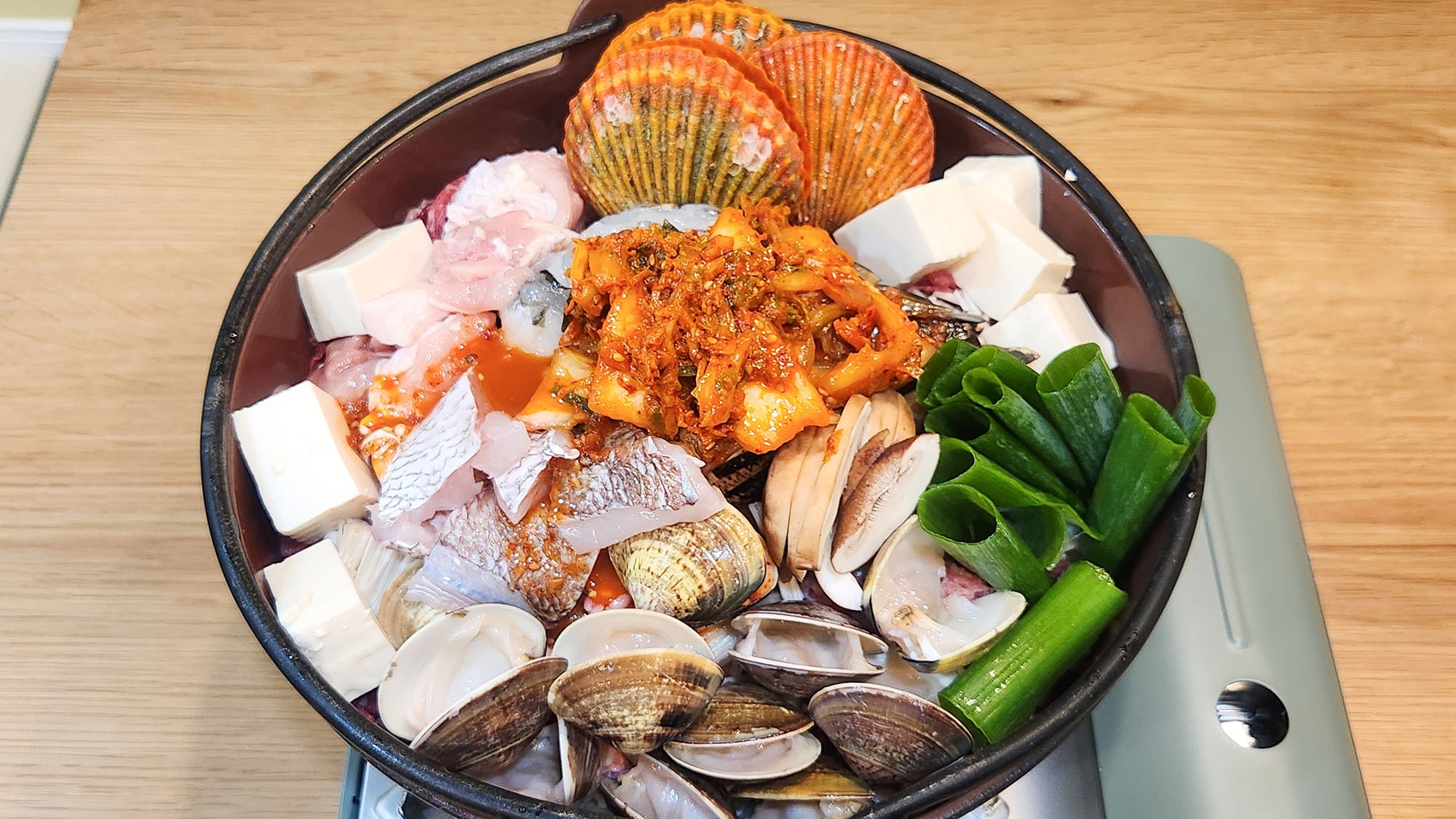 〔朝夕二食付／朝しらす〕2泊以上でお得！淡路島でのんびり♪料理人目利きの食材鍋に舌鼓【連泊割引】