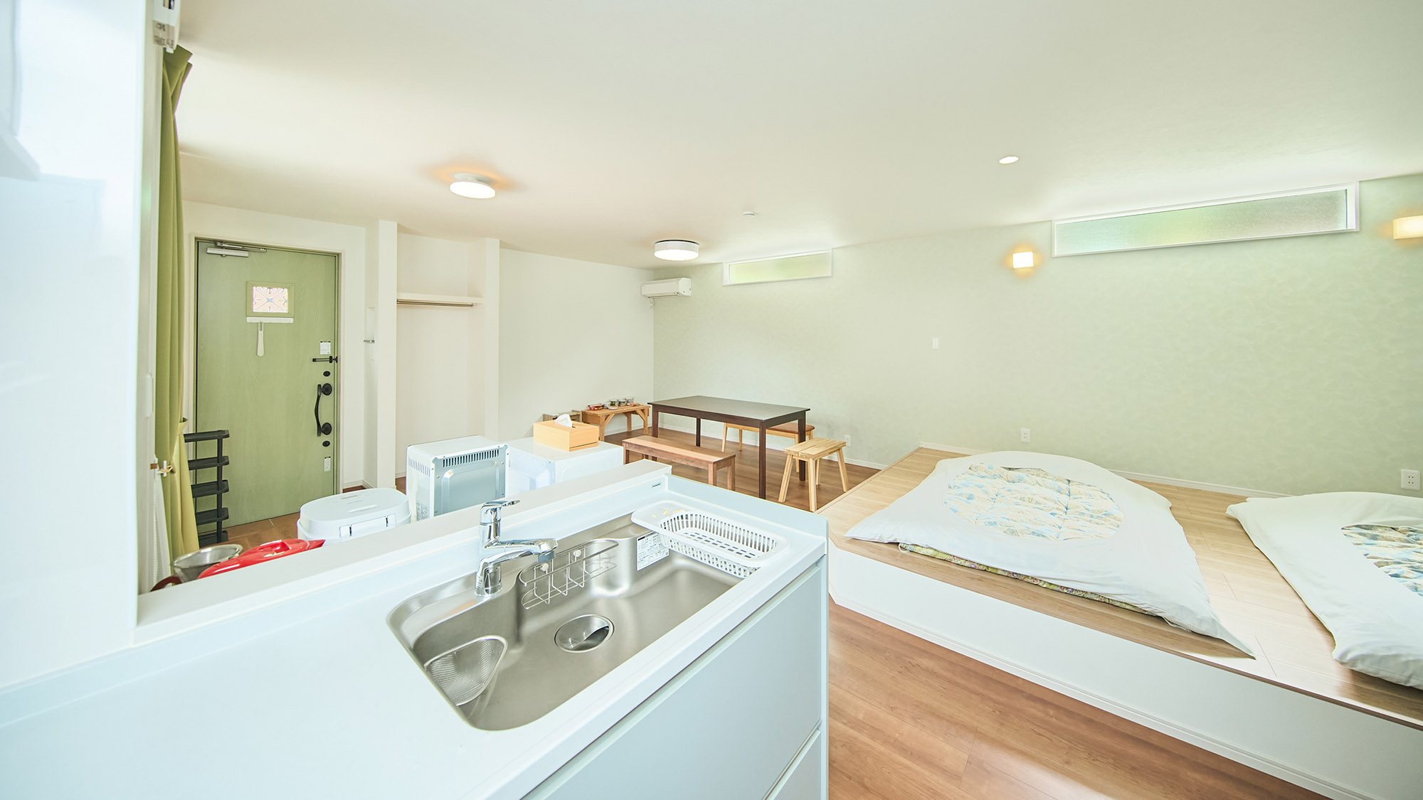 ・【客室／ミント】無駄のないすっきりとした空間でありながら、充実設備の過ごしやすいお部屋です