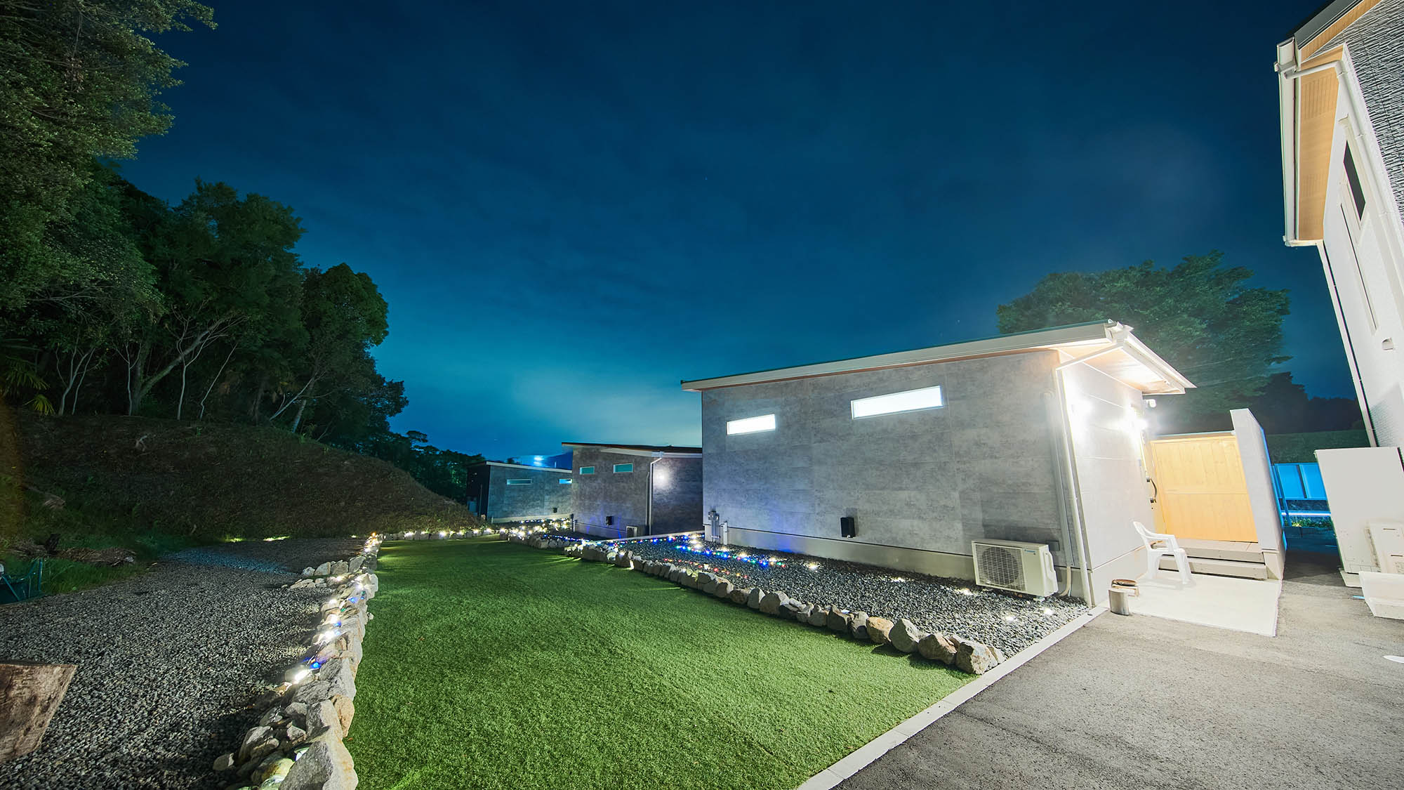 ・【外観】自然豊かな立地にあるヴィラタイプの宿です。充実設備で快適な滞在時間をお過ごしいただけます