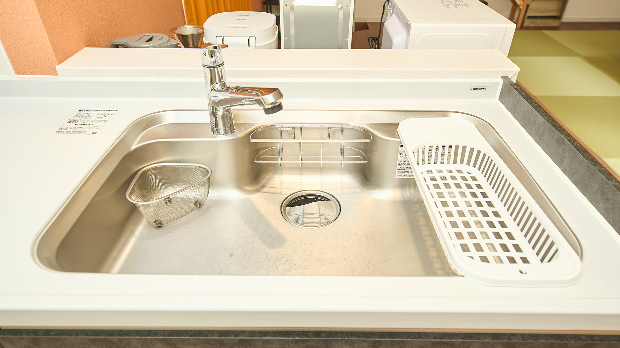 ・【キッチン／ローズマリー】大きめシンクで洗い物も快適。自宅のような感覚でご利用いただけます