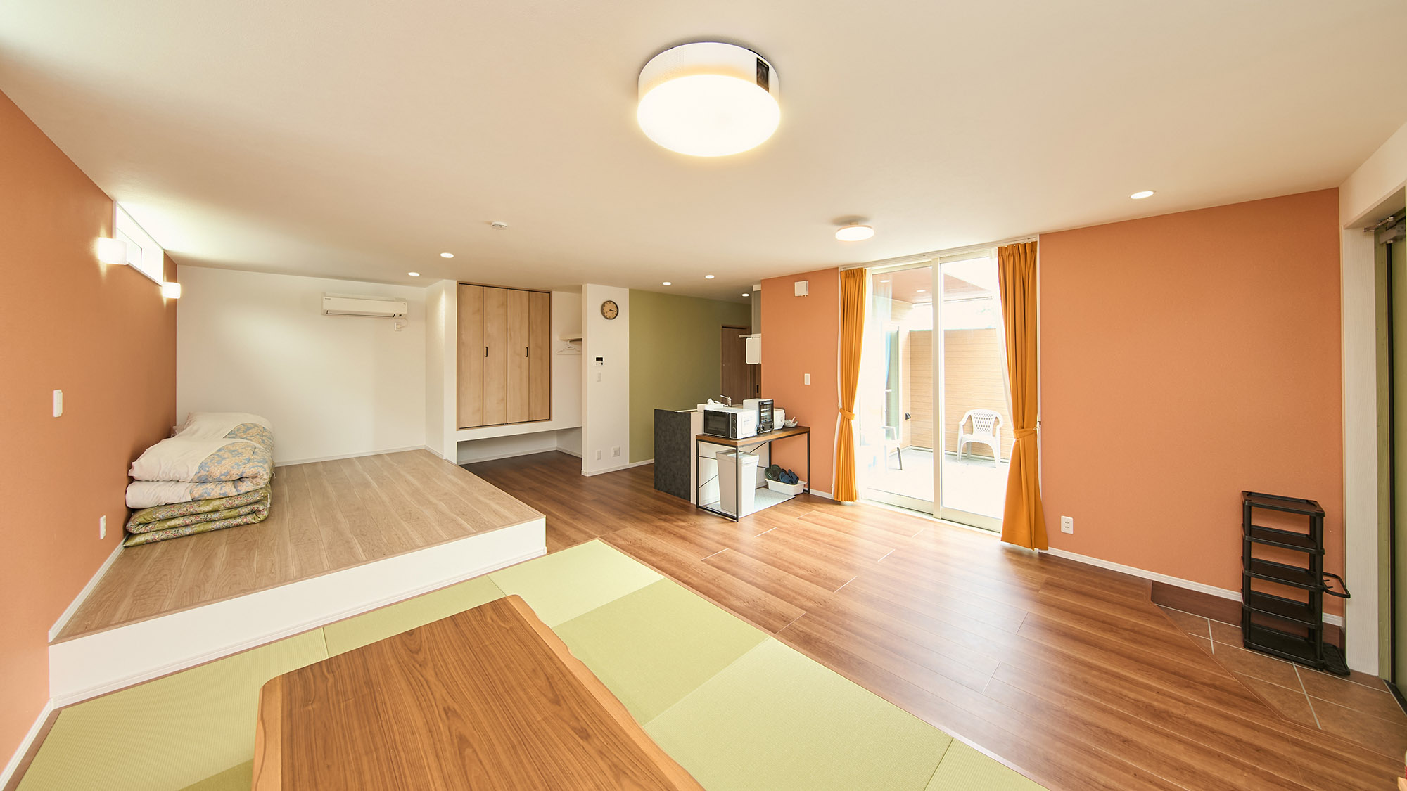 ・【客室／ローズマリー】広すぎず狭すぎない心地よい広さのお部屋です。リラックスしてお過ごしください