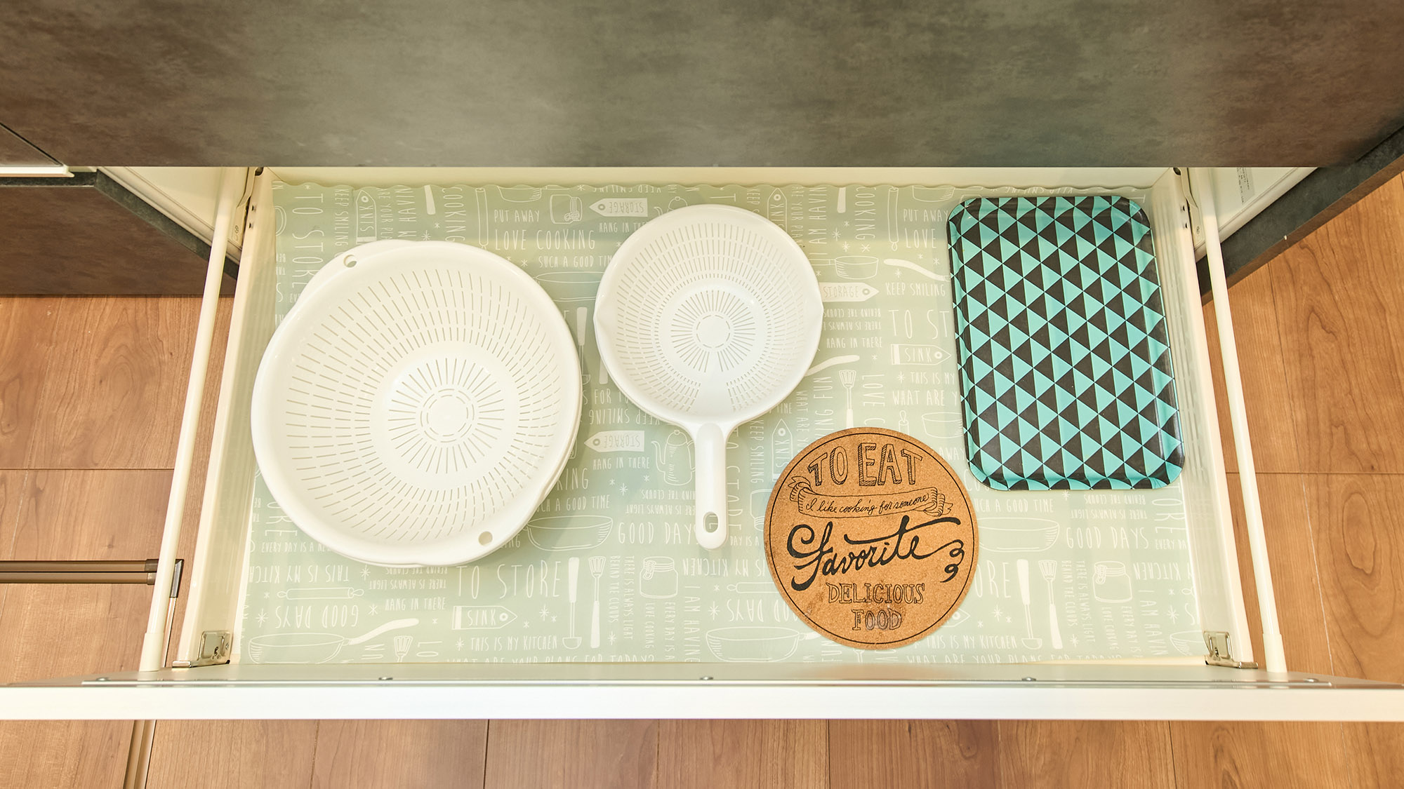 ・【キッチン／ローズマリー】ザルやボウルなどの調理器具をご用意。必要に応じてご利用ください