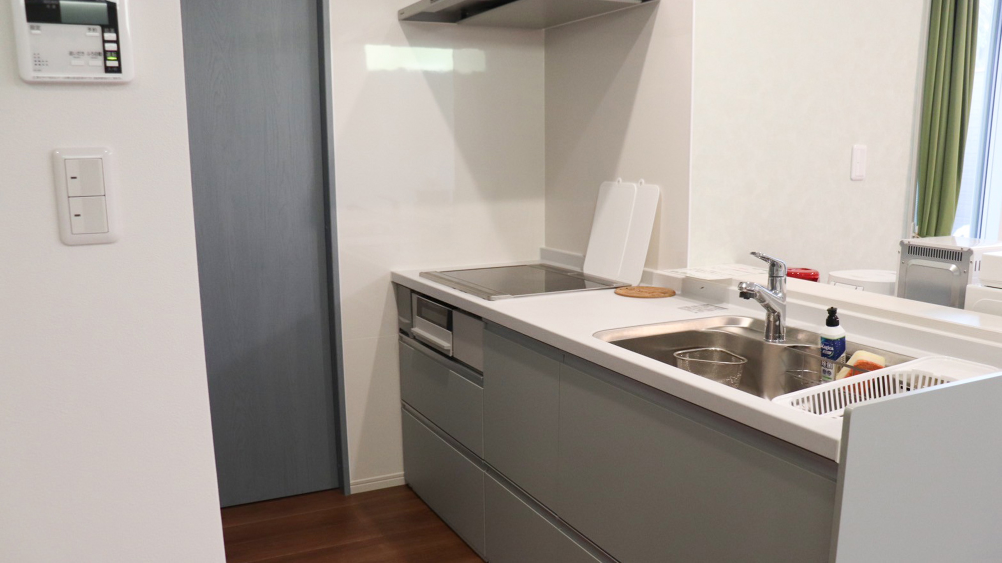 ・【キッチン／ミント】キッチンはスッキリ使いやすく、自宅のような感覚でお料理をお楽しみいただけます