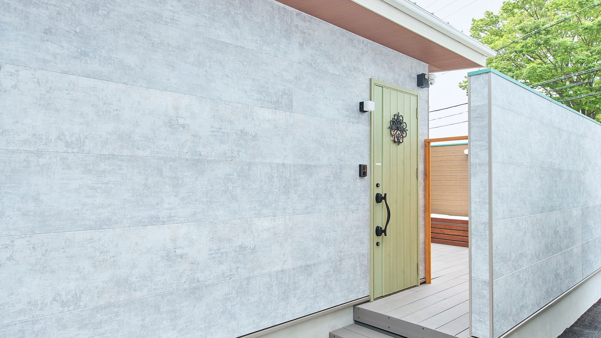 ・【外観／ローズマリー】水着着用でご利用いただける半露天風呂がございます。グループ旅行や女子旅に◎