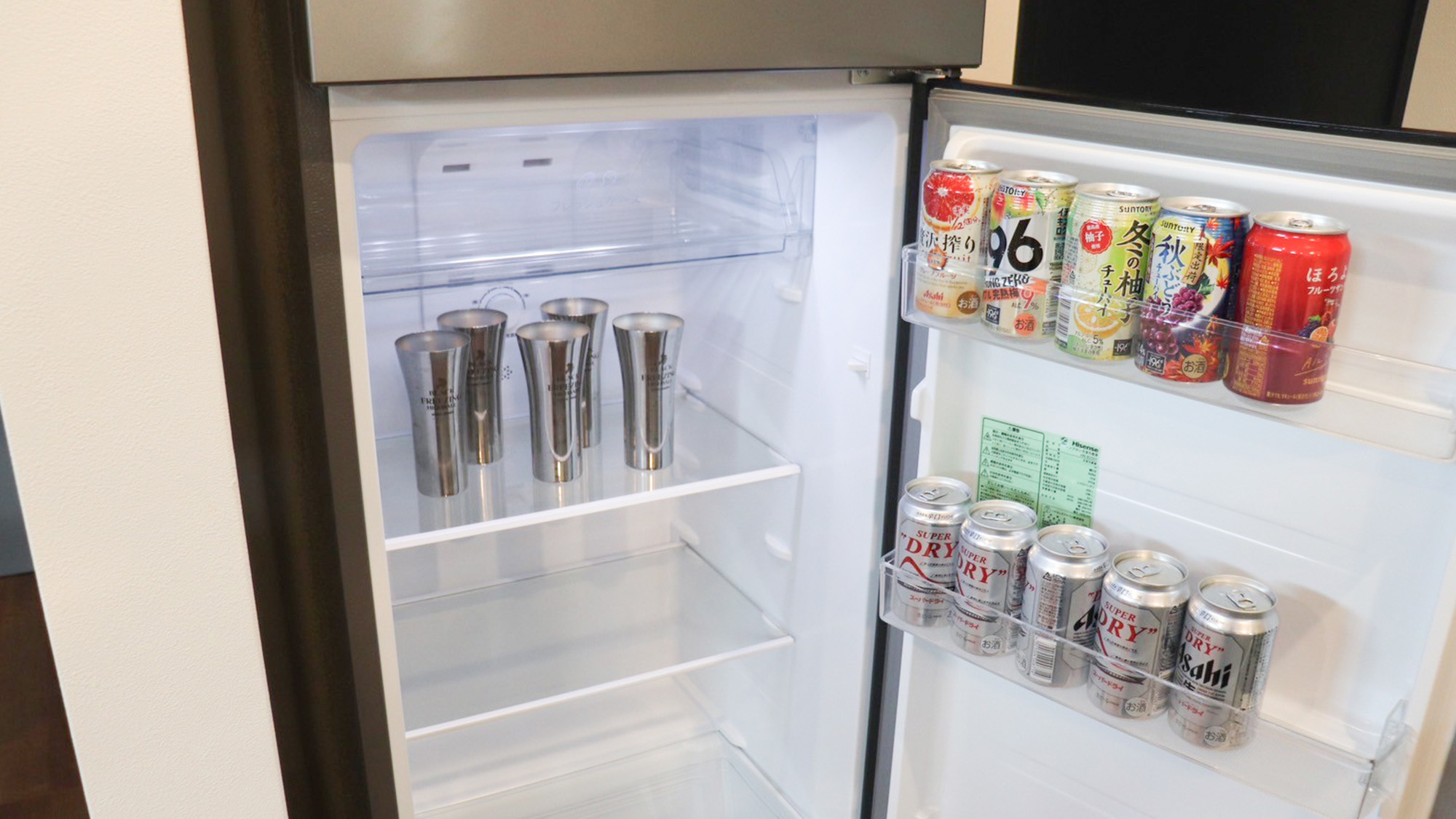 ・【キッチン／ラベンダー】冷蔵庫は十分なサイズでお酒やジュースも安心してお持ち込みいただけます