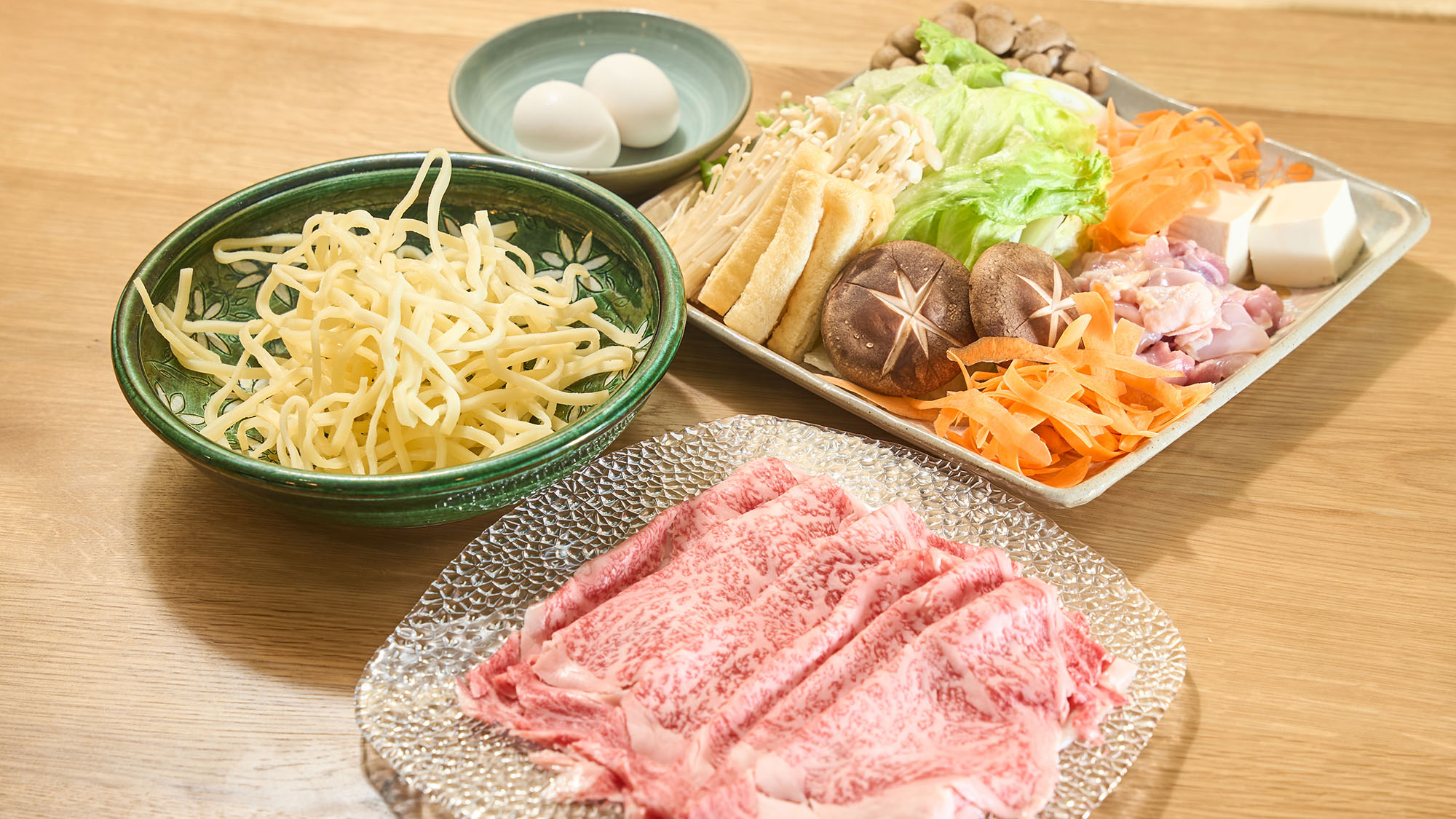 ・【夕食／すき焼き】新鮮な牛肉をしっかりと楽しめるすき焼きです。甘めのお出汁でお楽しみください