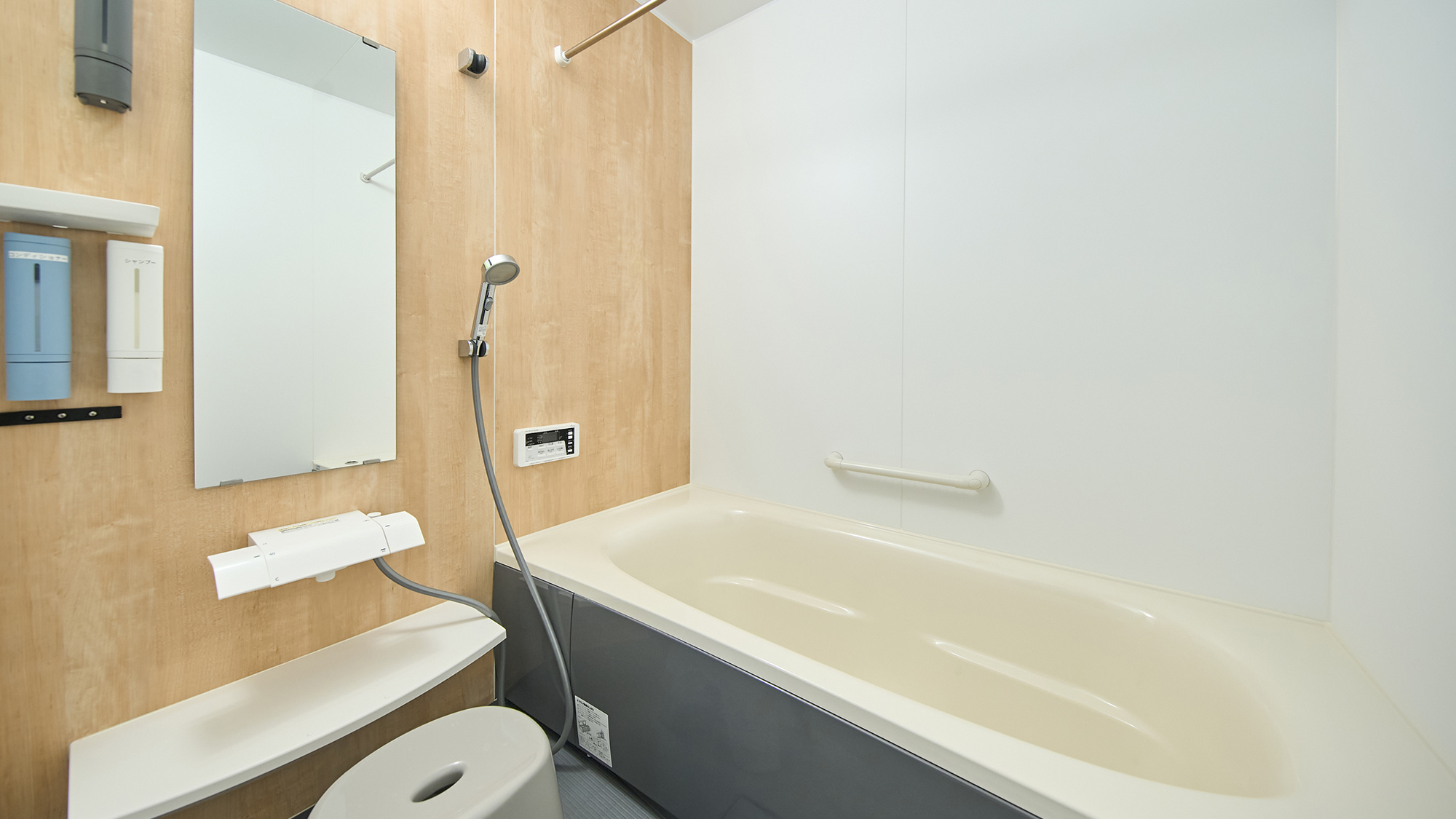 ・【浴室／ローズマリー】全身を温められるバスタブ付きのお風呂です。リフレッシュ時間をお過ごしください