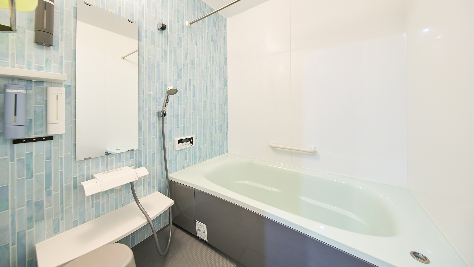 ・【浴室／ミント】バスタブにお湯を張ってお温まりいただき、旅の疲れを洗い流してお過ごしください