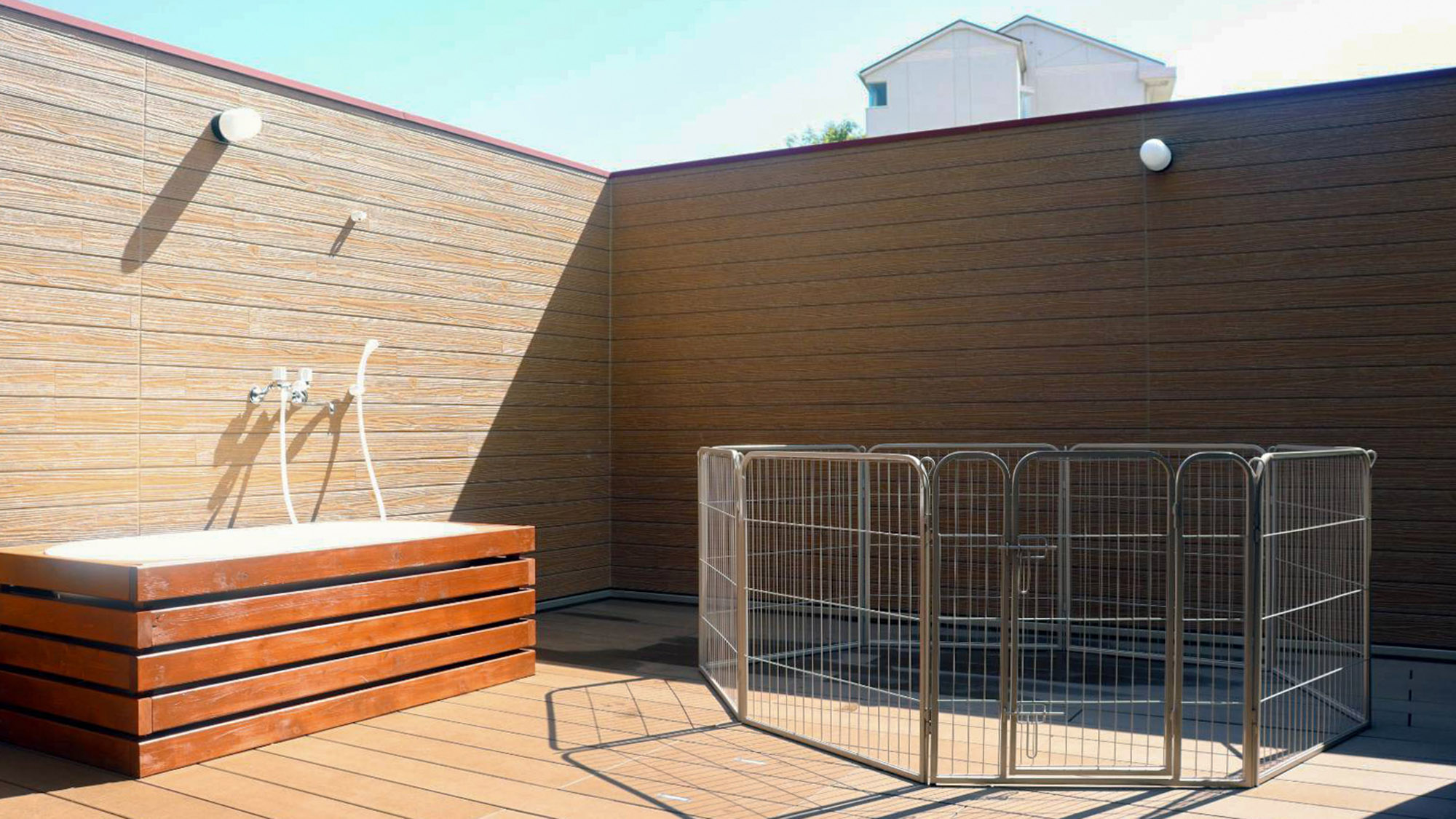 ・【半露天風呂／ラベンダー】ワンちゃんと会話を楽しみながら半露天風呂にご入浴いただくことも可能です