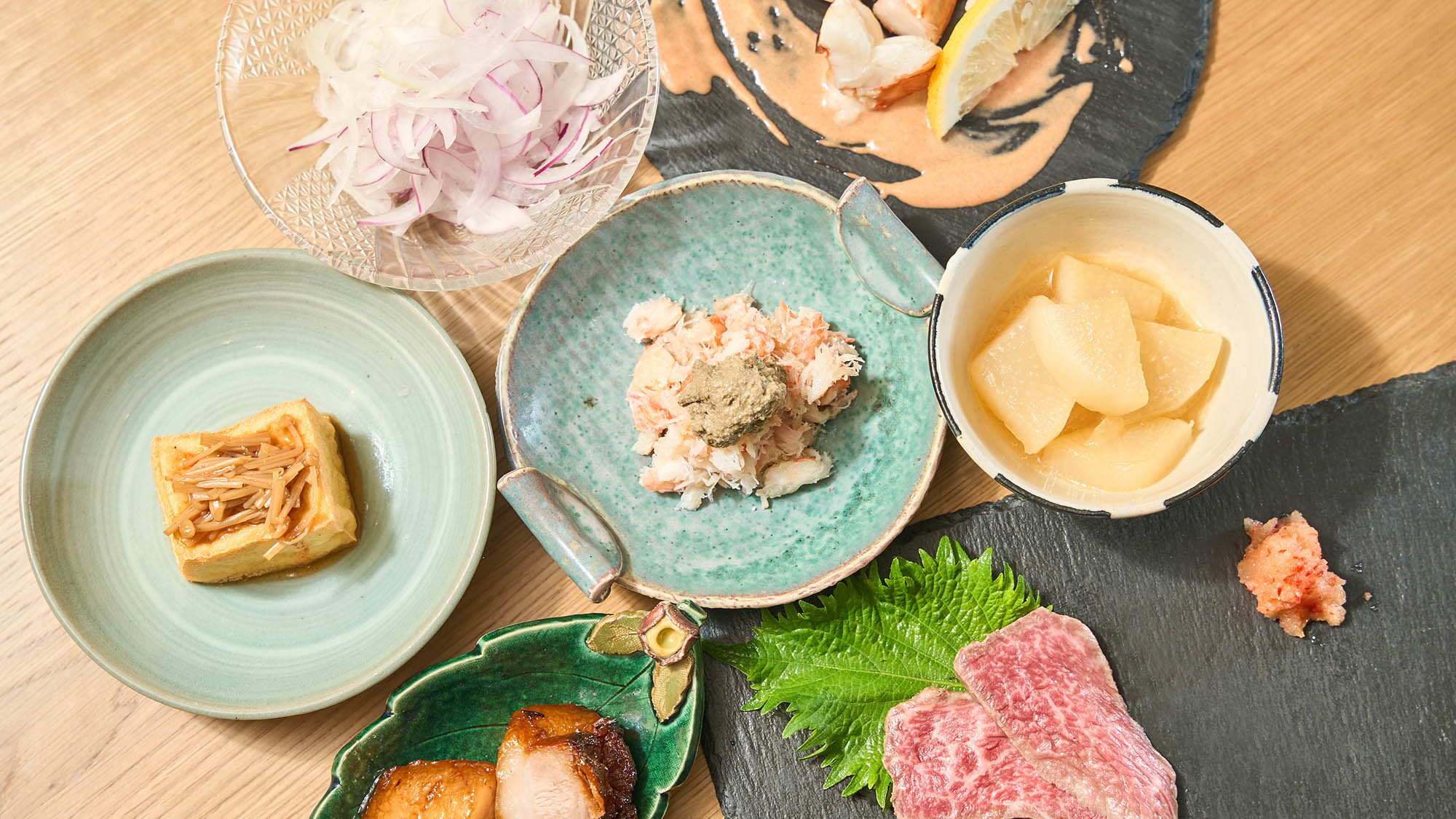 【夕食／日替わりメニュー】夕食にて季節に応じたメニューを5品～7品/人ご提供しています(一例)