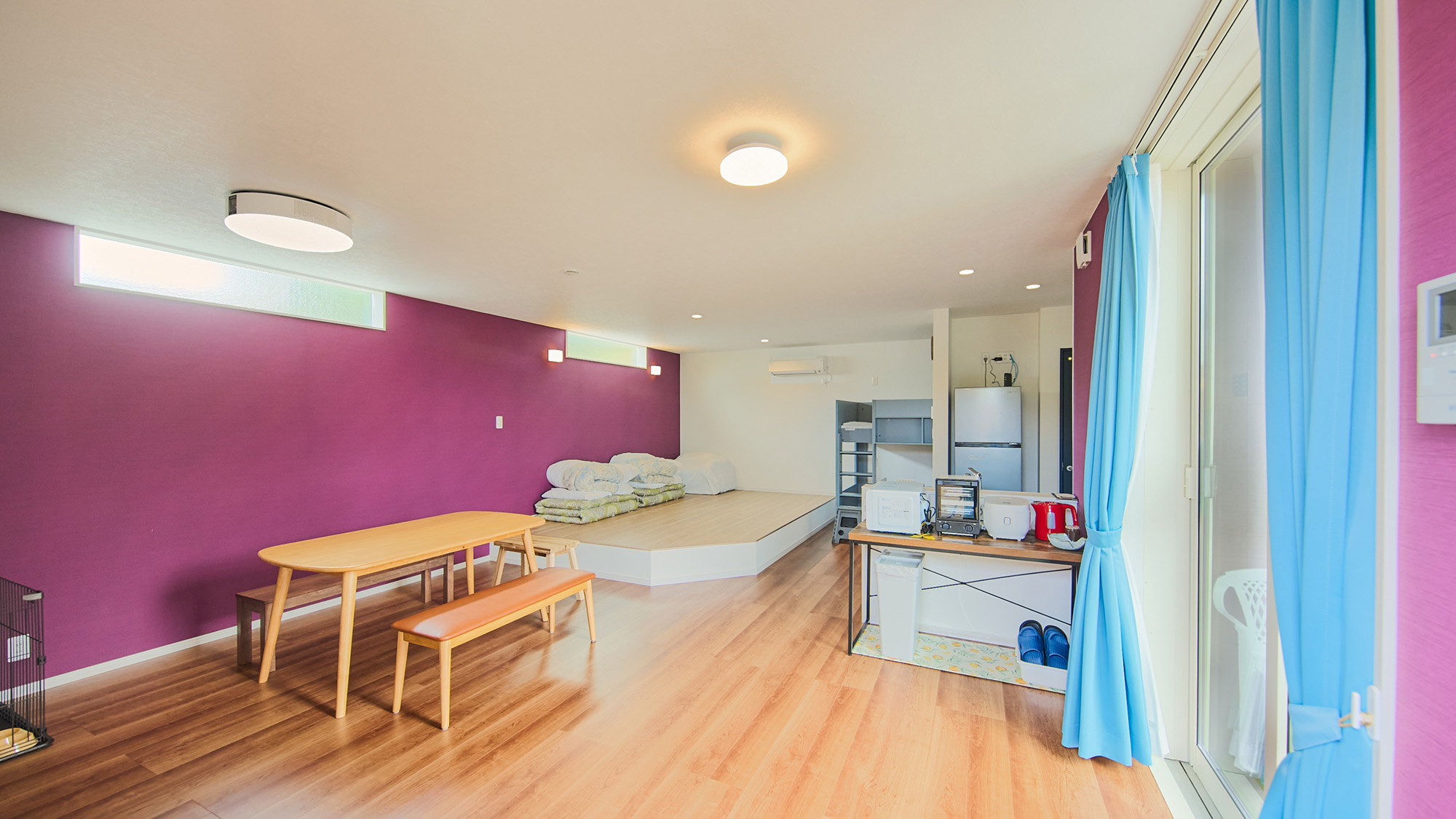 ・【客室／ラベンダー】ワンちゃんと同宿が可能です。ワンちゃんと一緒に淡路島ステイをお楽しみください