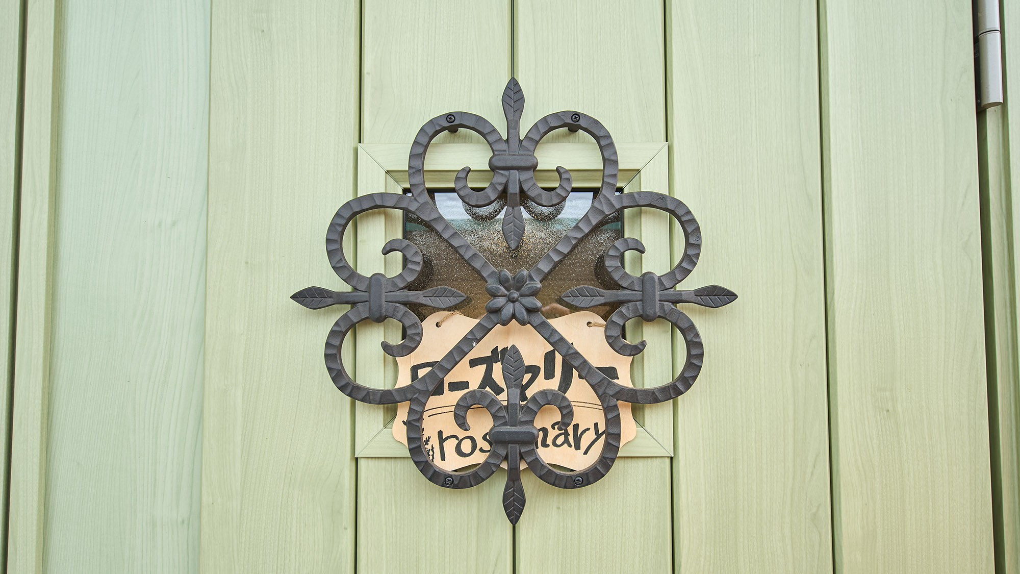 ・【外観／ローズマリー】畳のスペースがある和洋室タイプのお部屋です。のびのびとお過ごしいただけます