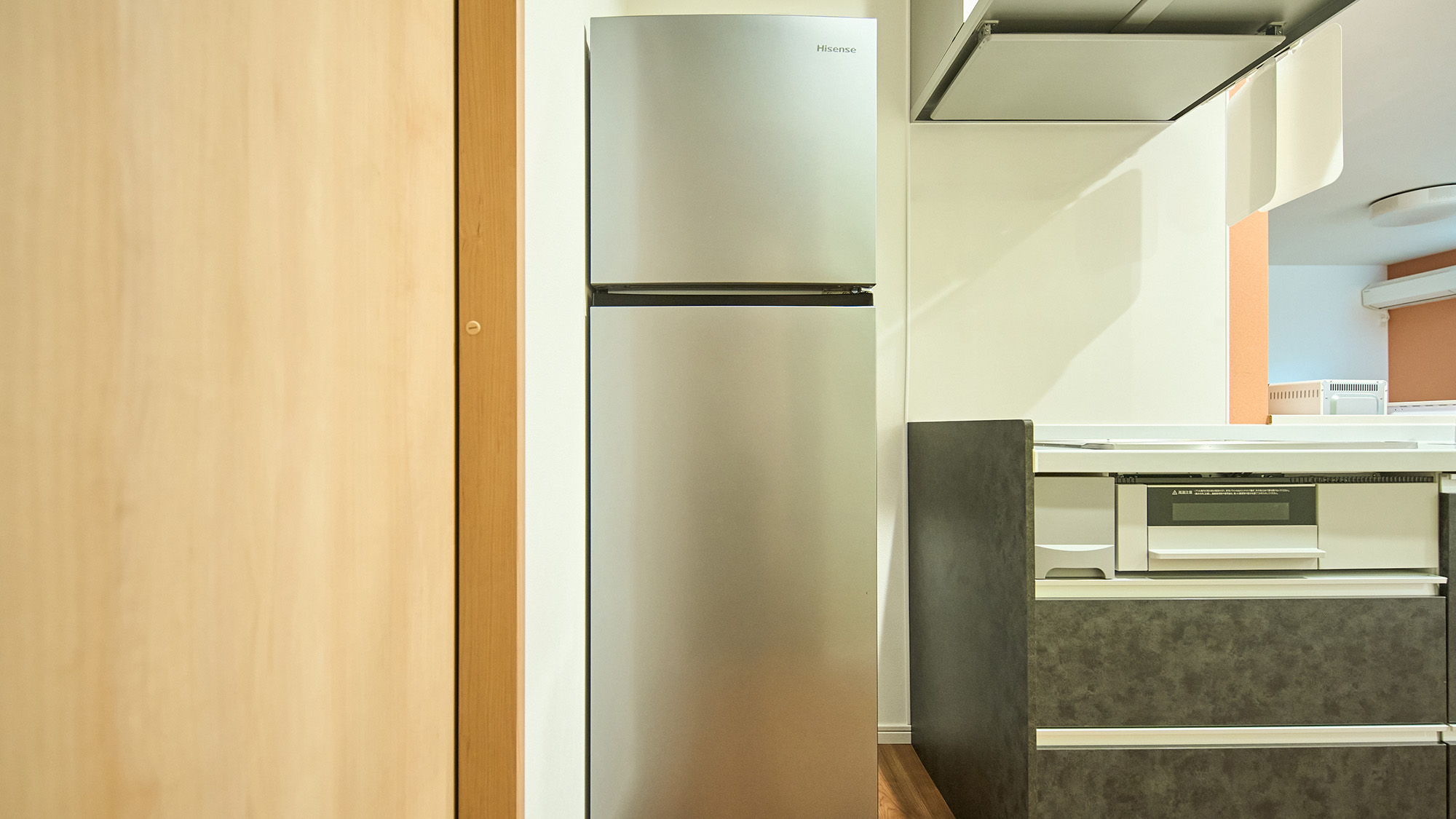 ・【客室設備／ローズマリー】しっかりサイズの冷蔵庫がございます。食べ物や飲み物の保管も安心◎