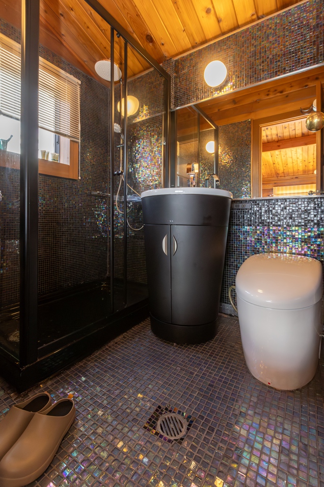 シングル３の部屋に接続するシャワールーム